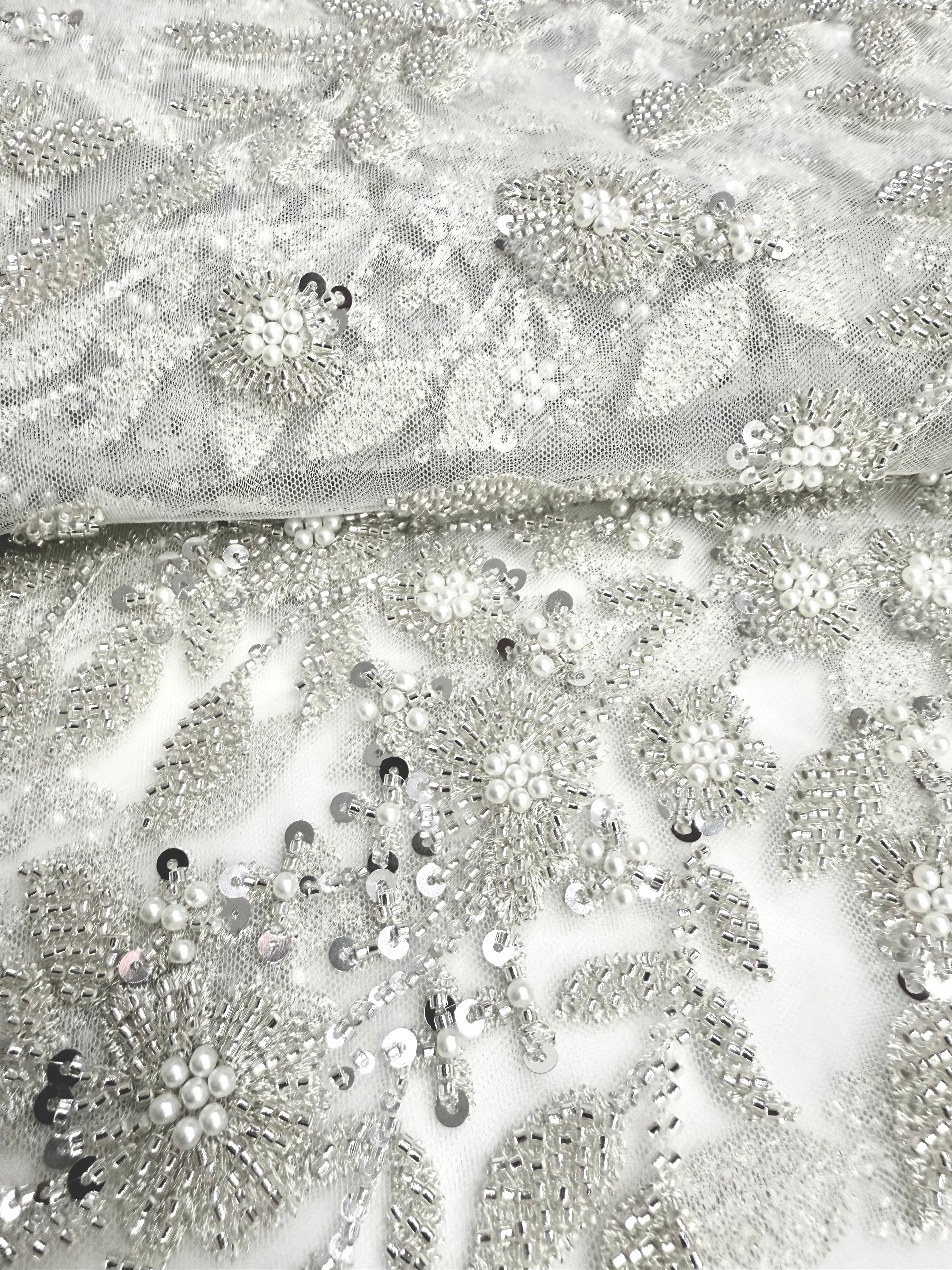 Dantela Couture Argintie pe Tulle Ivory cu Model Floral, Perle, Margele si Paiete