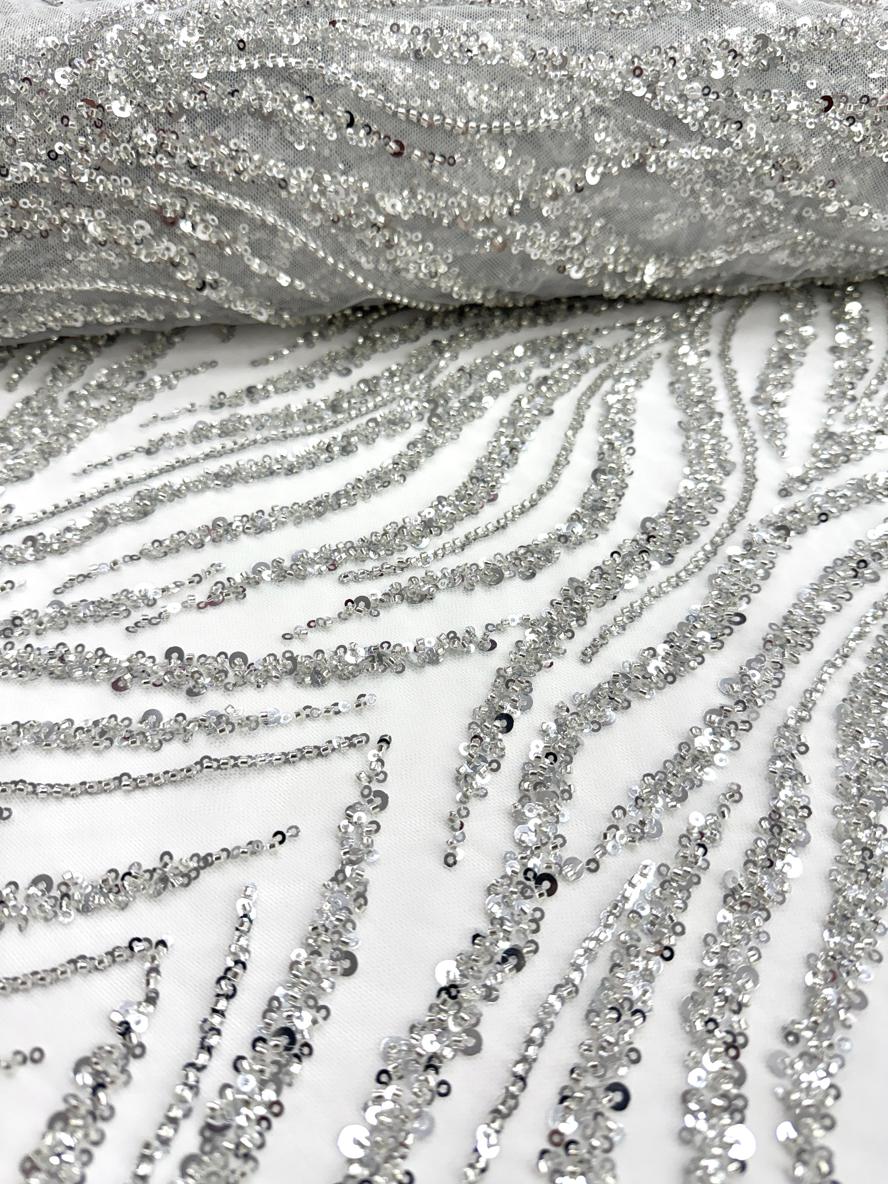 Dantela Couture Argintie pe Tulle Ivory cu Siraguri, cu Margele si Paiete