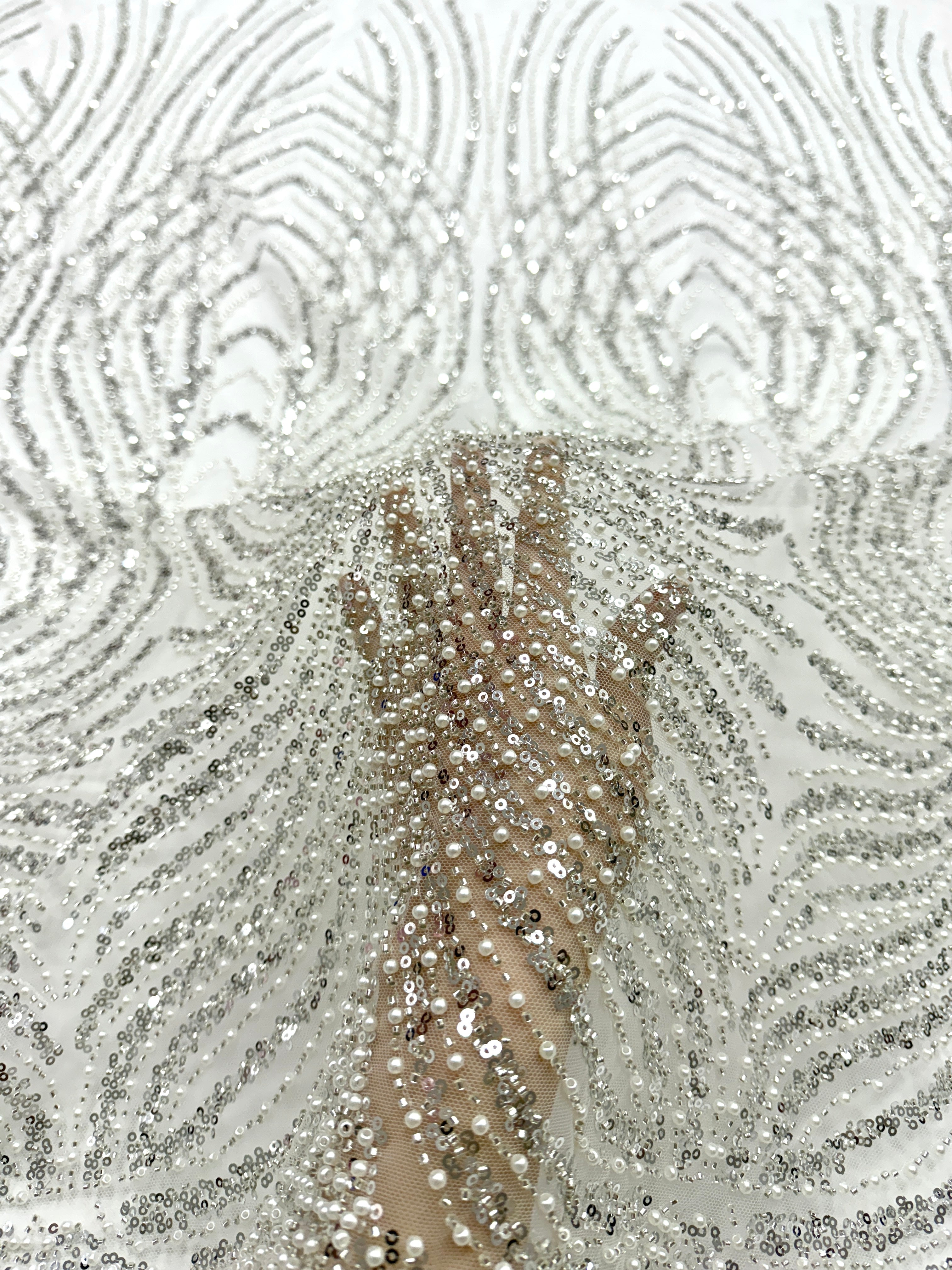 Cupon 1.83 m din Dantela Couture Argintie pe Tulle Ivory cu Panou, cu Perle, Margele si Paiete