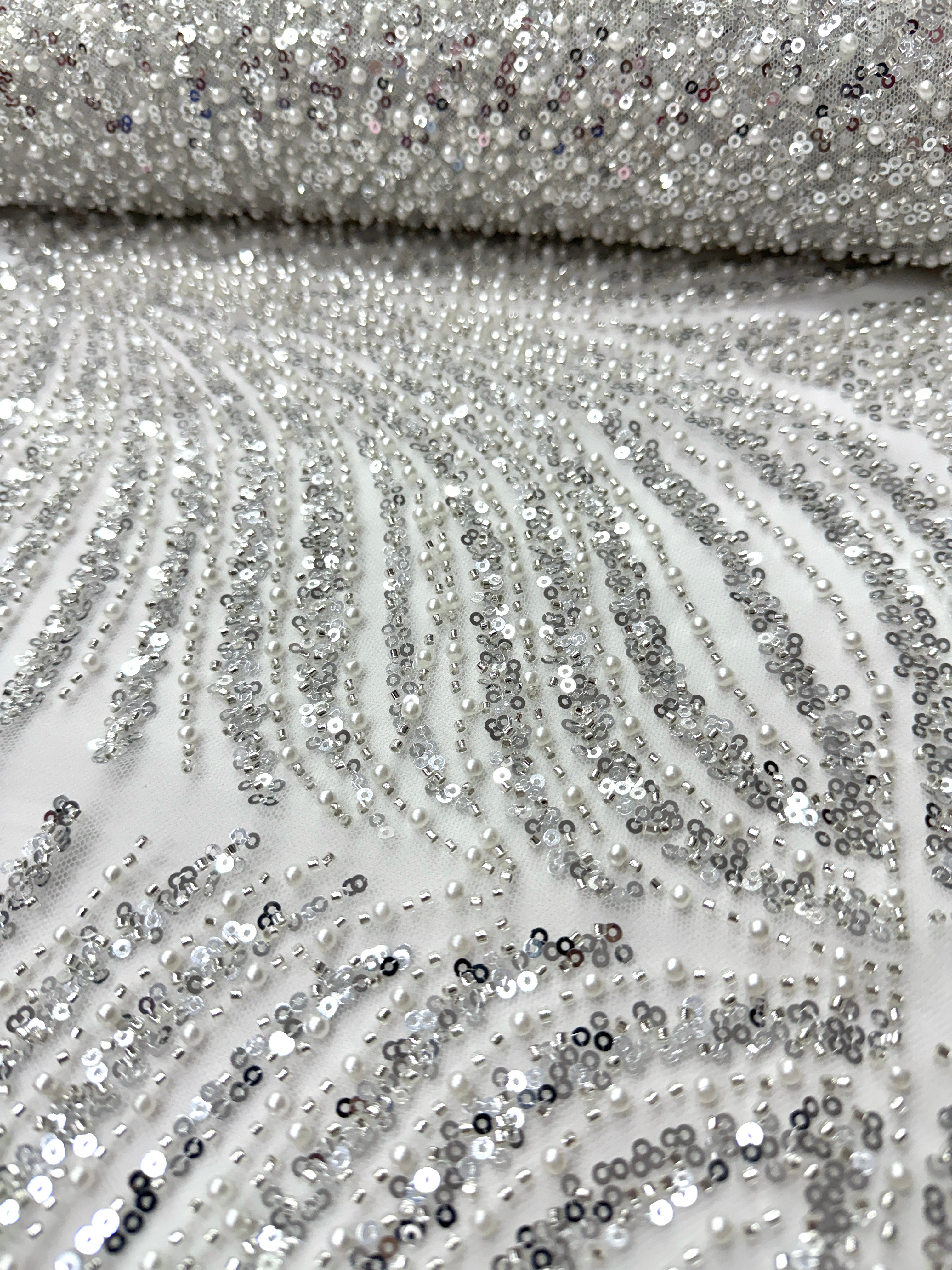 Cupon 1.83 m din Dantela Couture Argintie pe Tulle Ivory cu Panou, cu Perle, Margele si Paiete