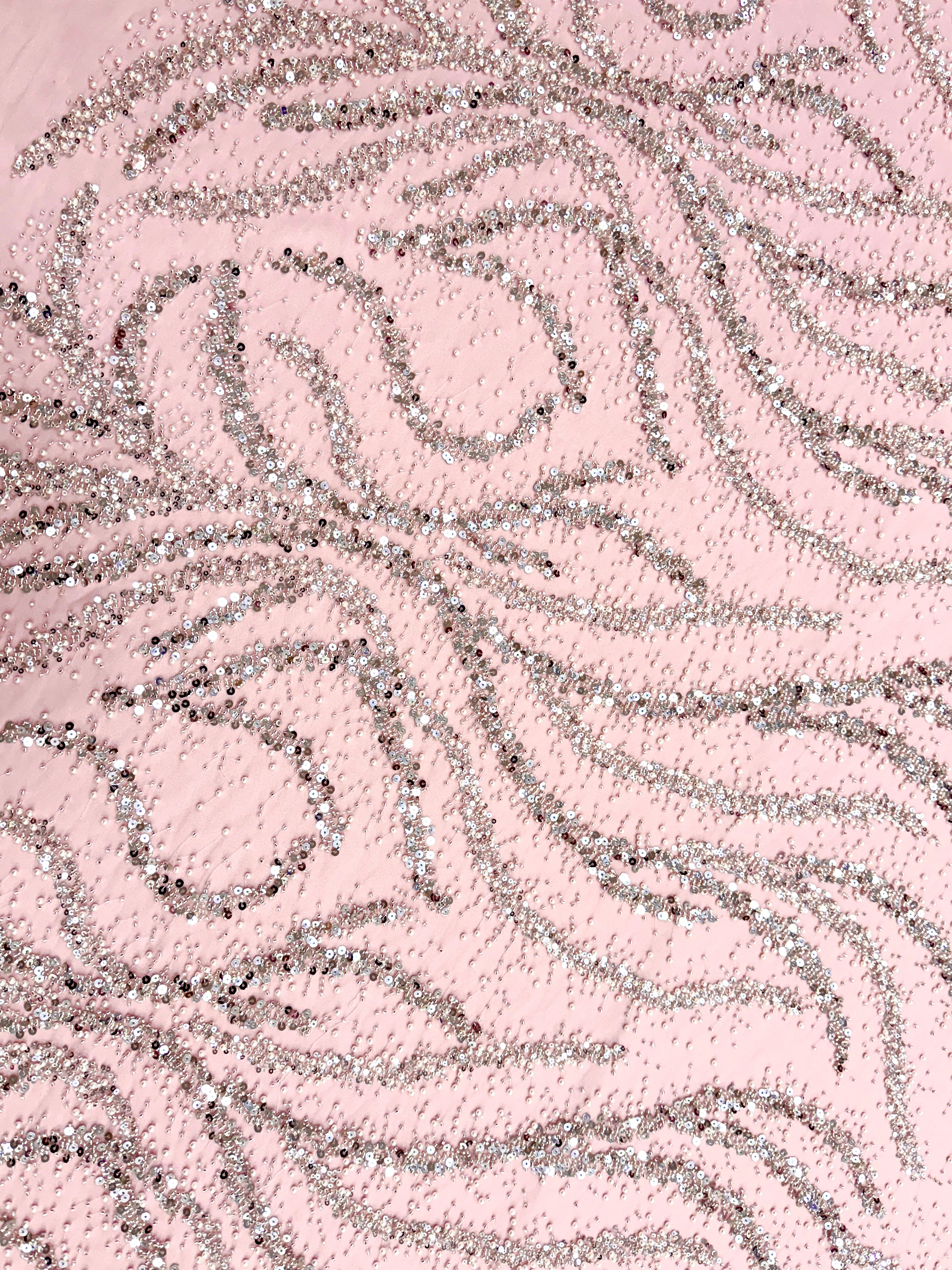 Dantela Couture Argintie pe Tulle Roz cu Perle, Margele si Paiete