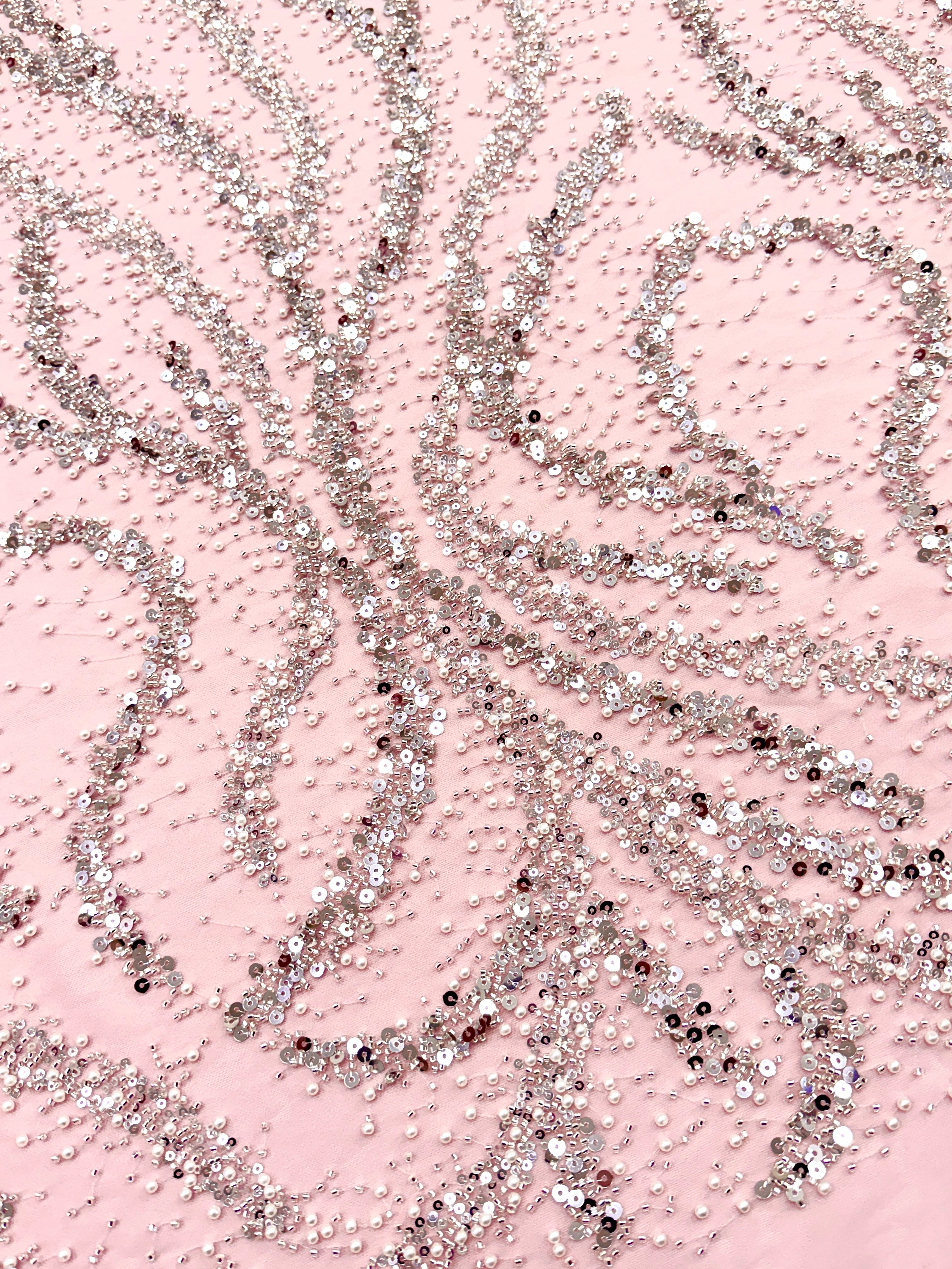 Dantela Couture Argintie pe Tulle Roz cu Perle, Margele si Paiete