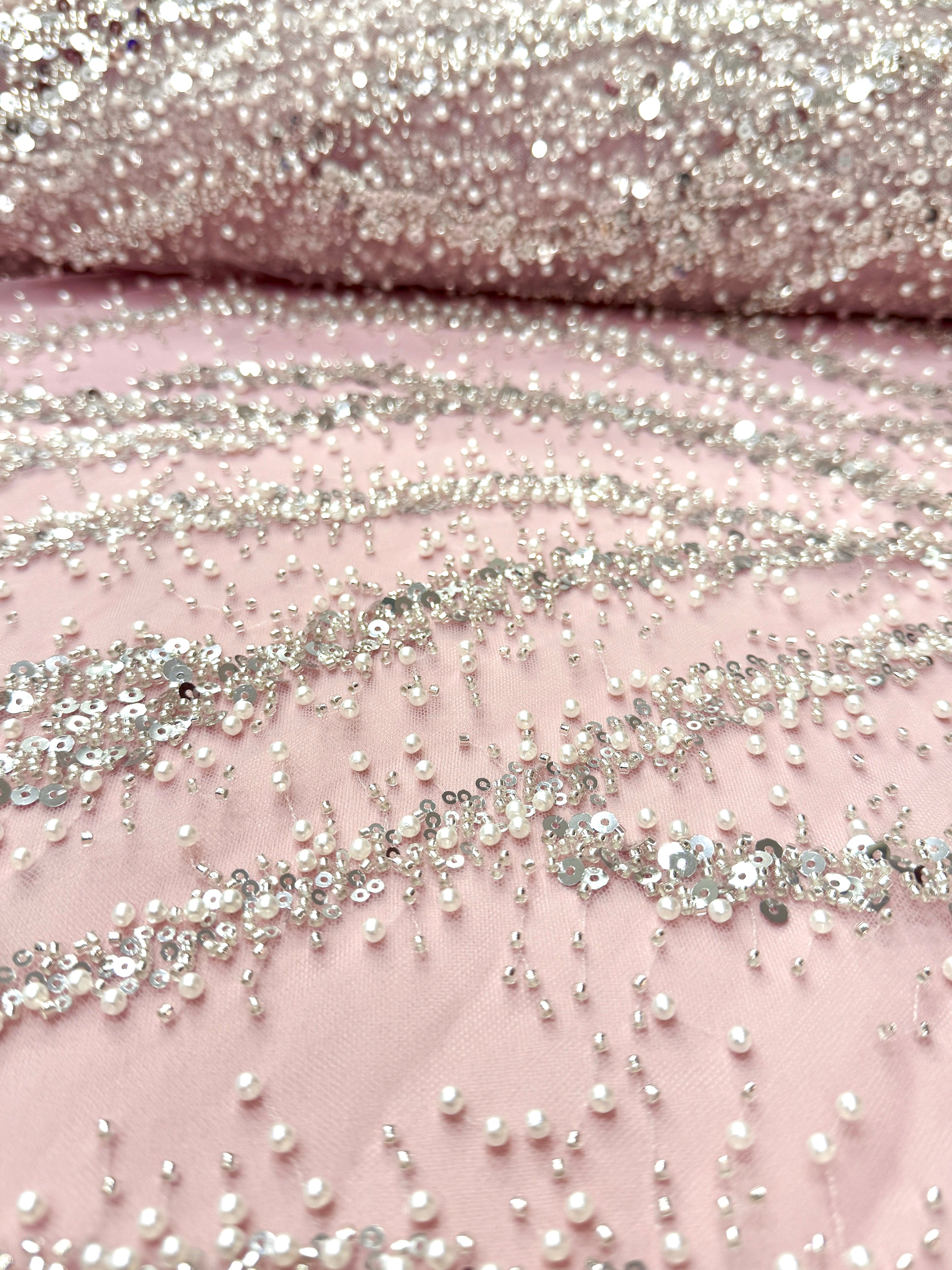 Dantela Couture Argintie pe Tulle Roz cu Perle, Margele si Paiete