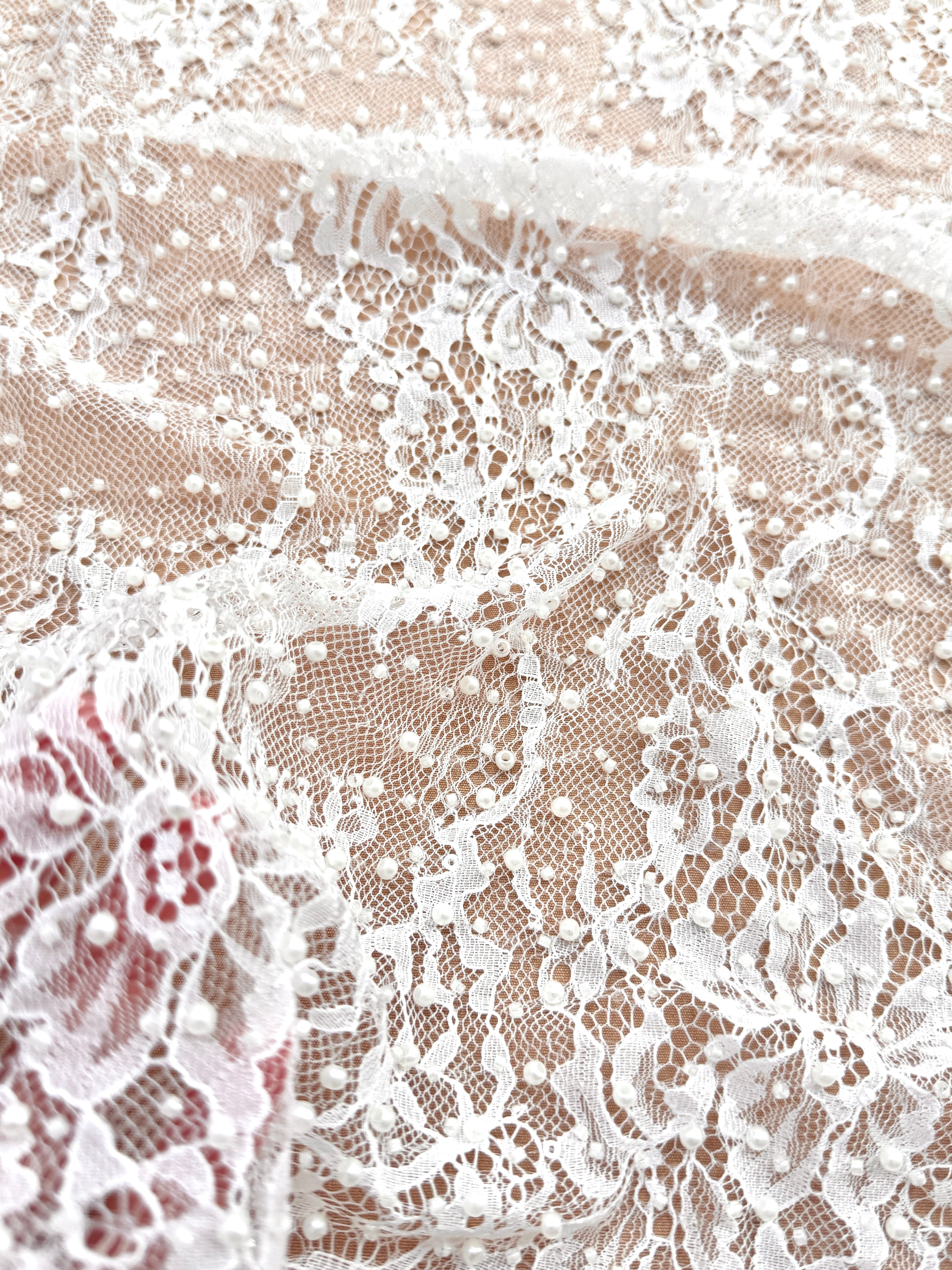 Dantela Chantilly Ivory cu Perle, Margele si Paiete - Cupon 3 m