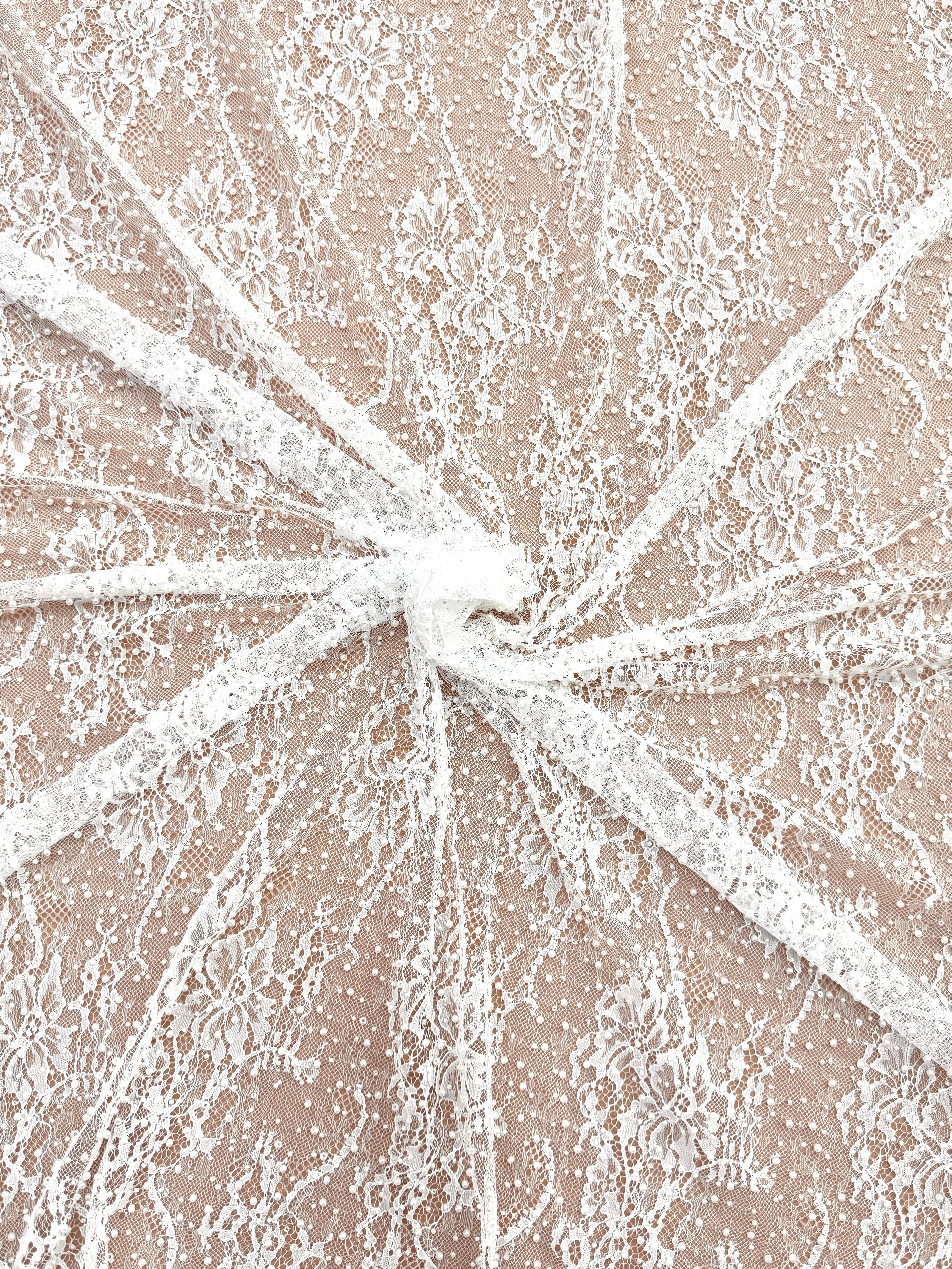 Dantela Chantilly Ivory cu Perle, Margele si Paiete - Cupon 3 m