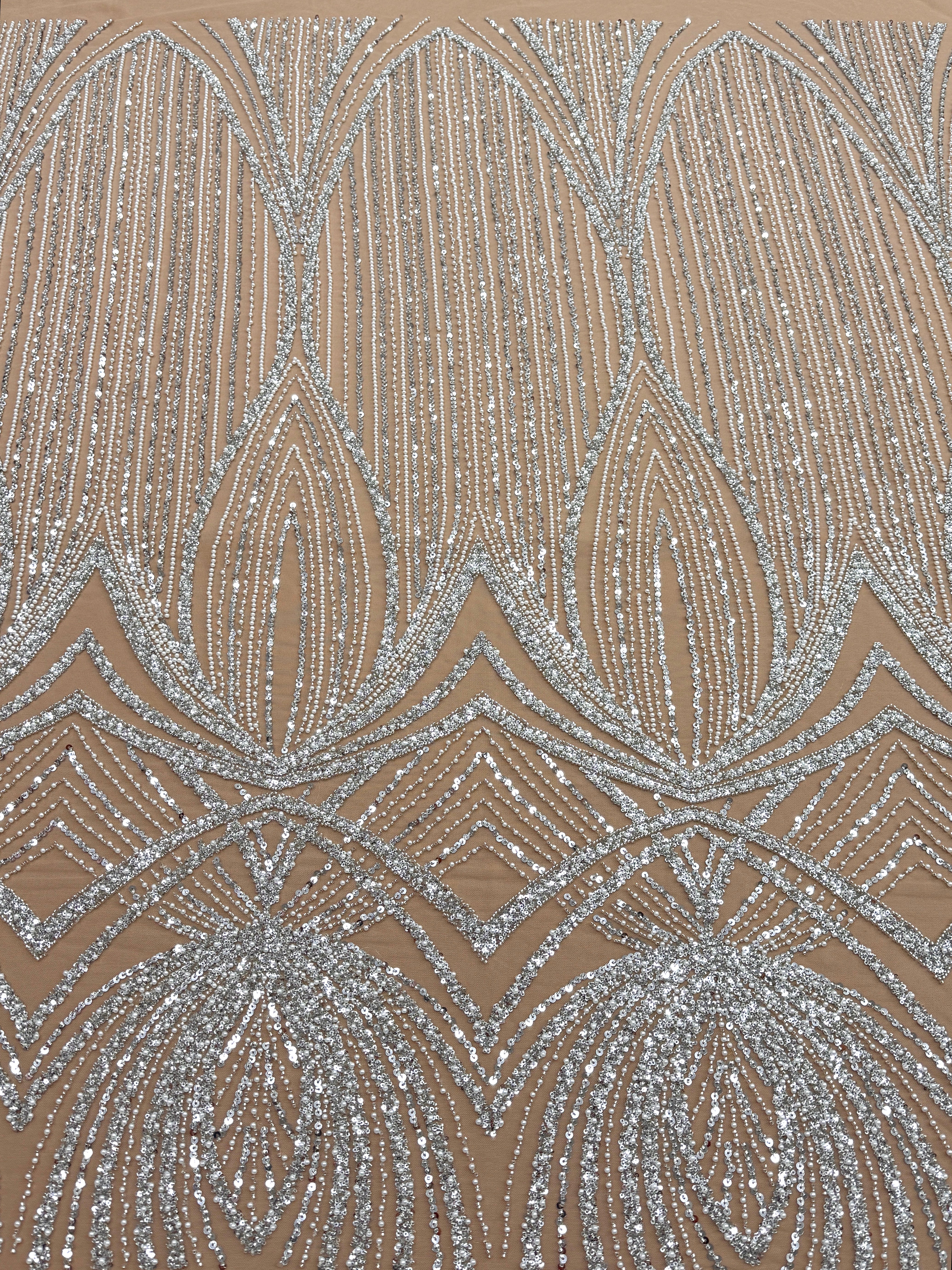 Dantela Couture Argintie pe Tulle Nude cu Model Geometric, cu Perle, Margele si Paiete