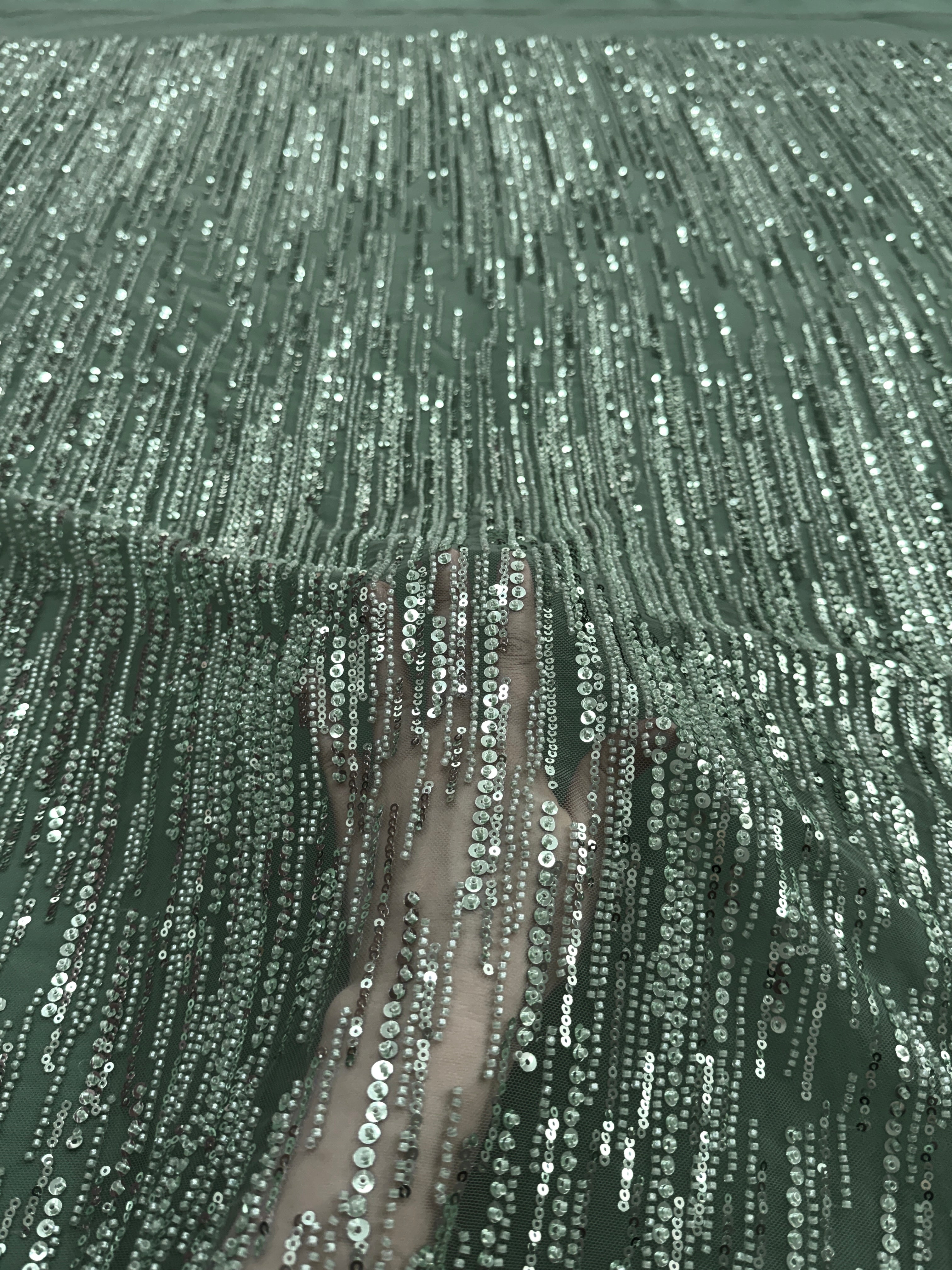 Dantela Couture Verde Prafuit cu Model Liniar, cu Margele si Paiete