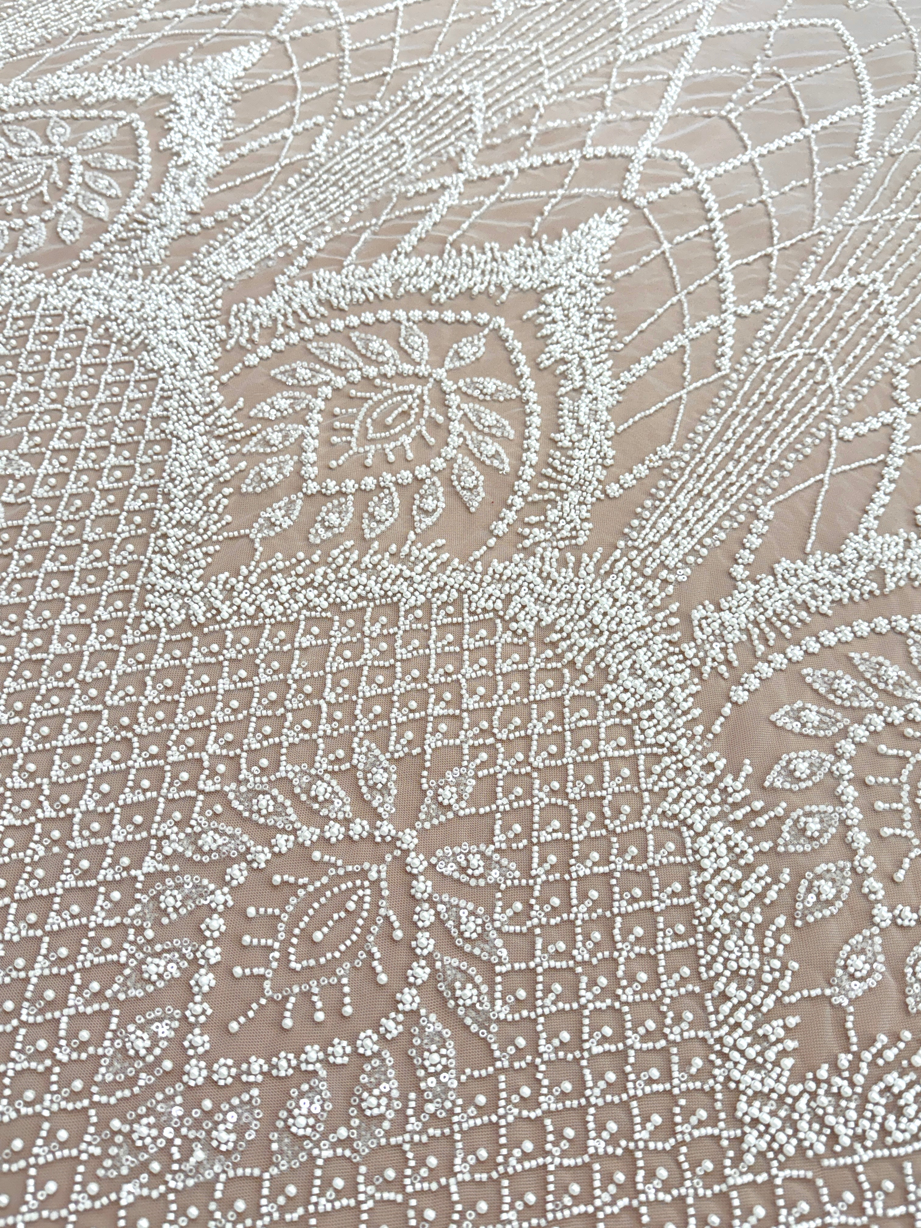 Dantela Ivory cu Model Geometric, cu Perle, Margele si Paiete