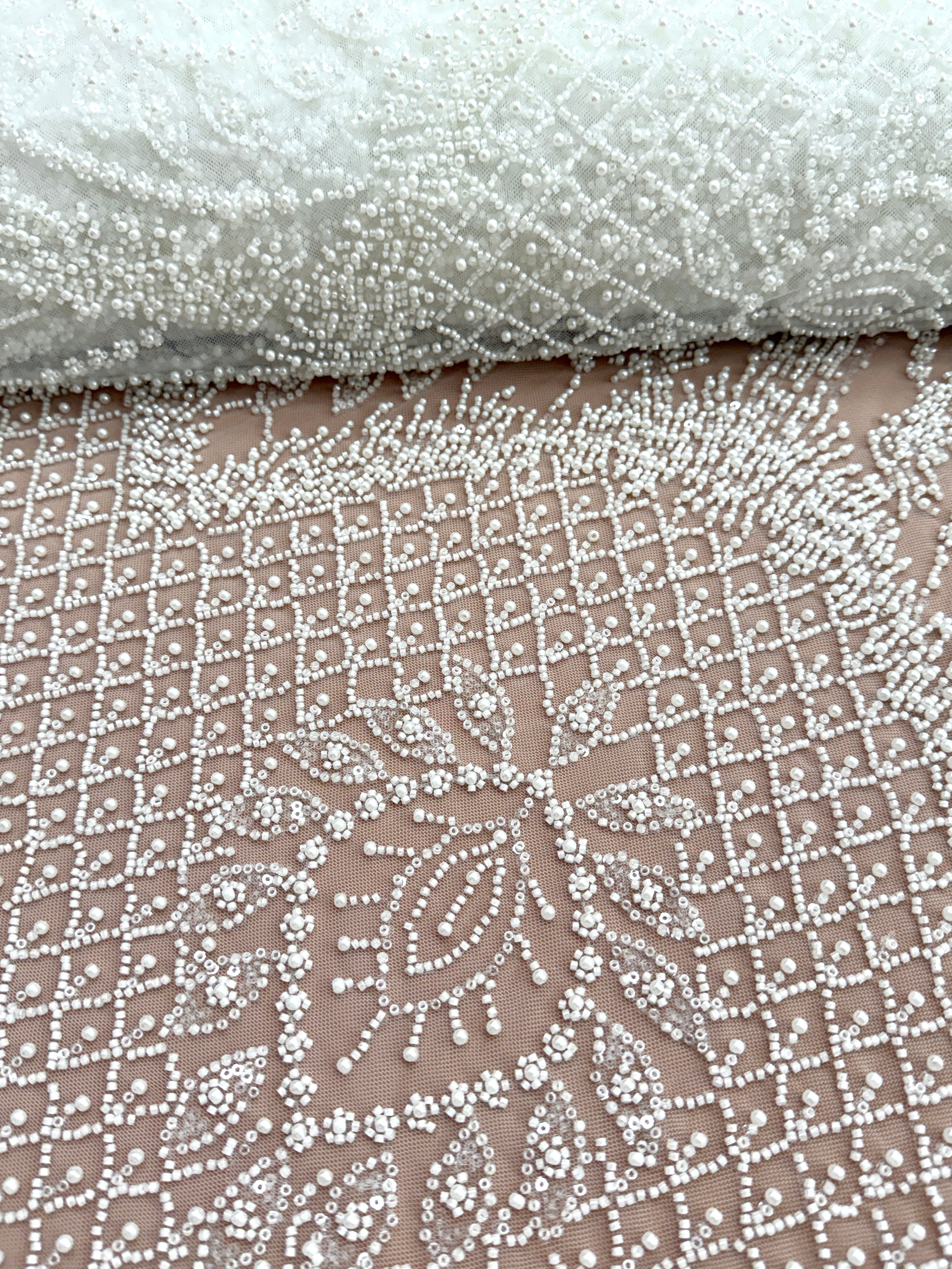 Dantela Ivory cu Model Geometric, cu Perle, Margele si Paiete