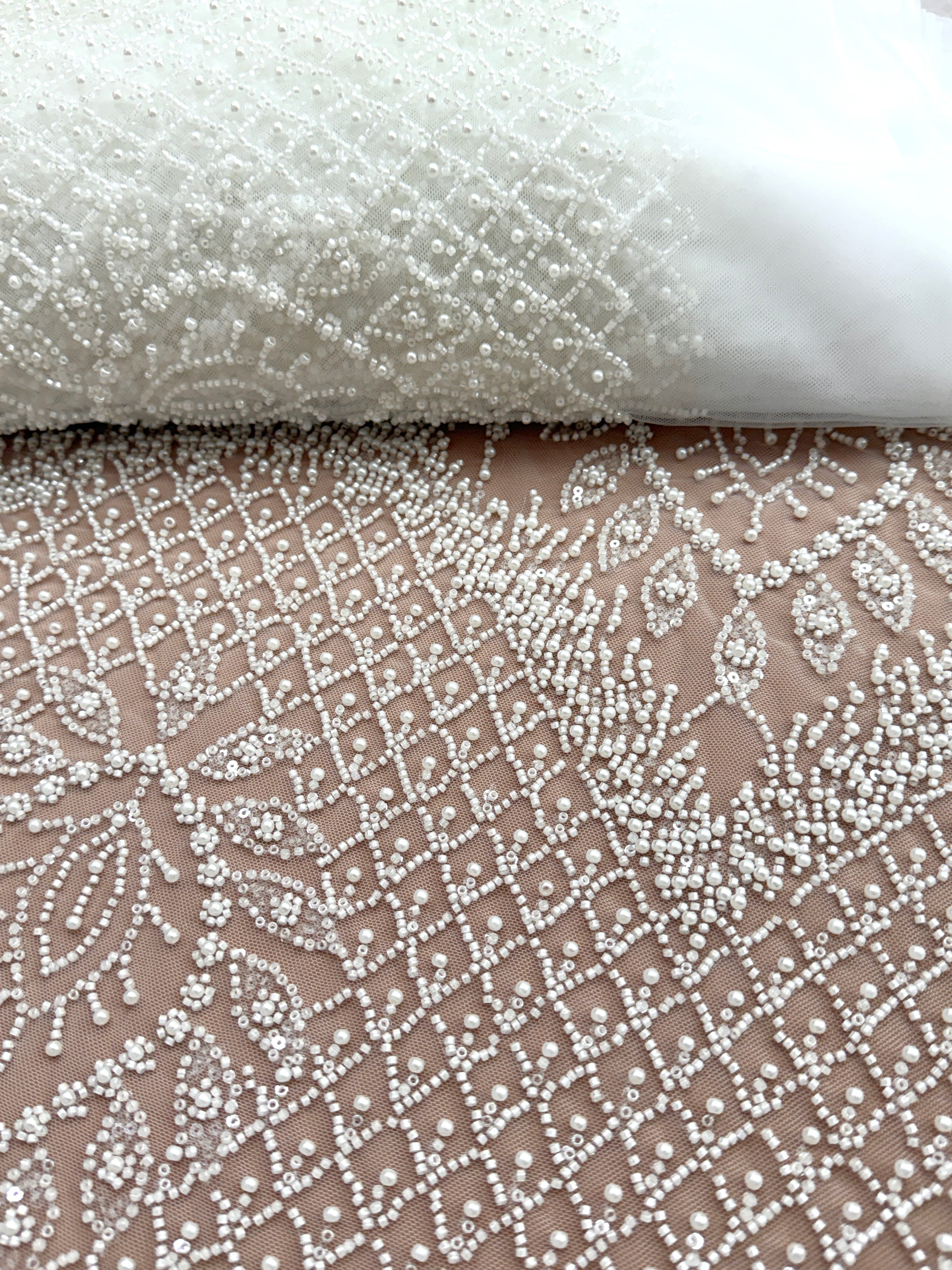 Dantela Ivory cu Model Geometric, cu Perle, Margele si Paiete