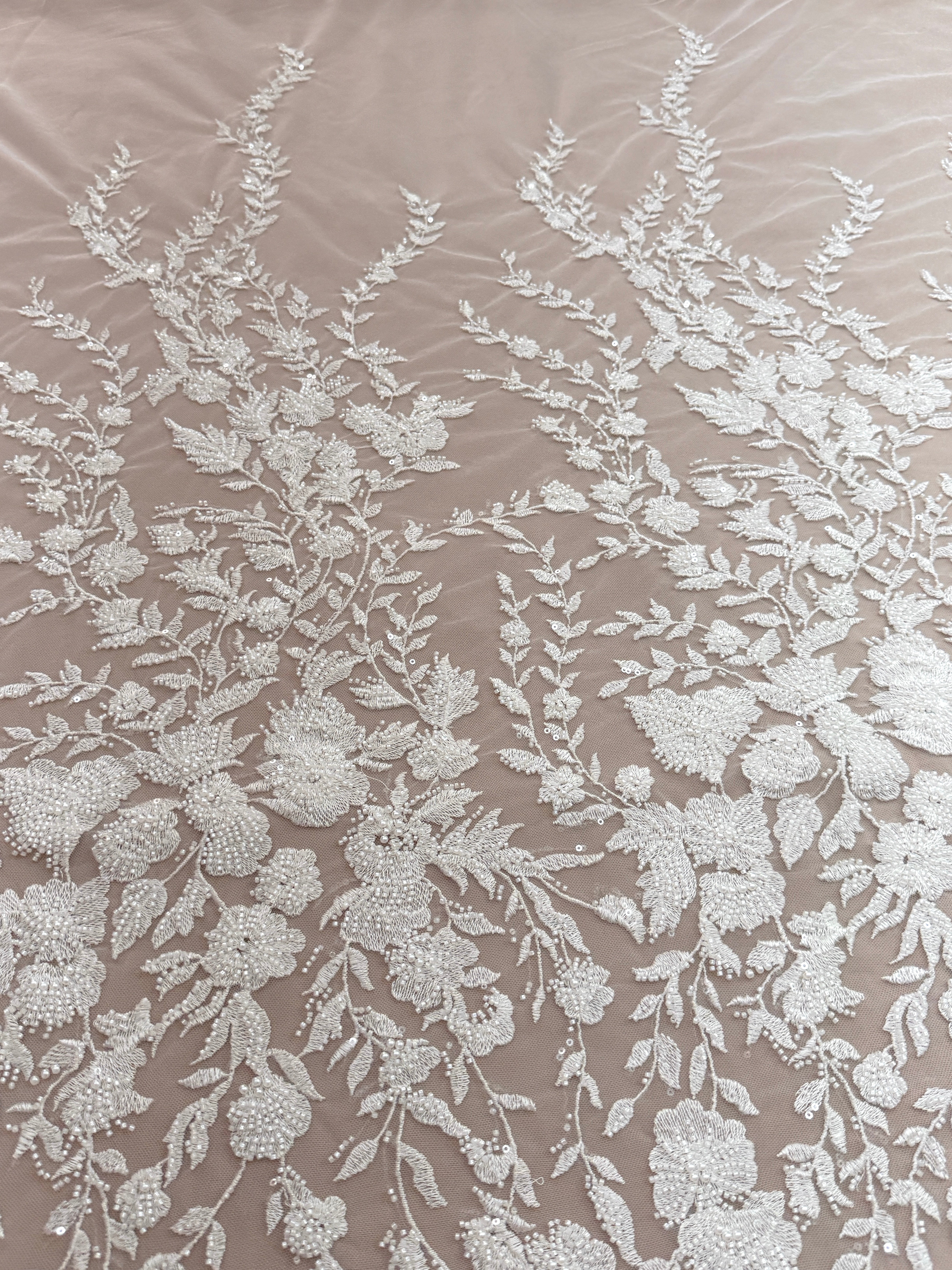 Dantela Couture Ivory cu Model Floral, cu Perle, Margele si Paiete