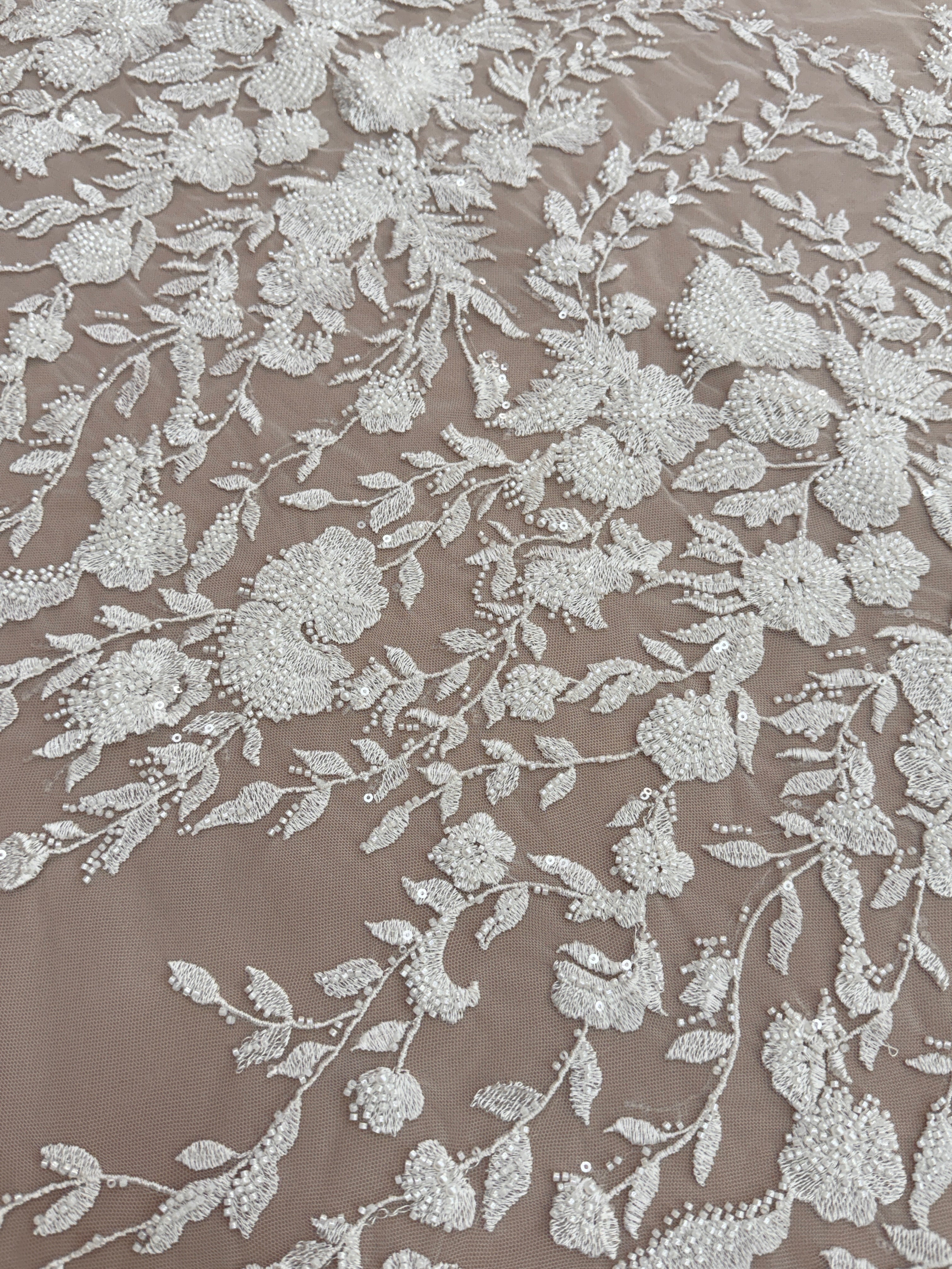 Dantela Couture Ivory cu Model Floral, cu Perle, Margele si Paiete