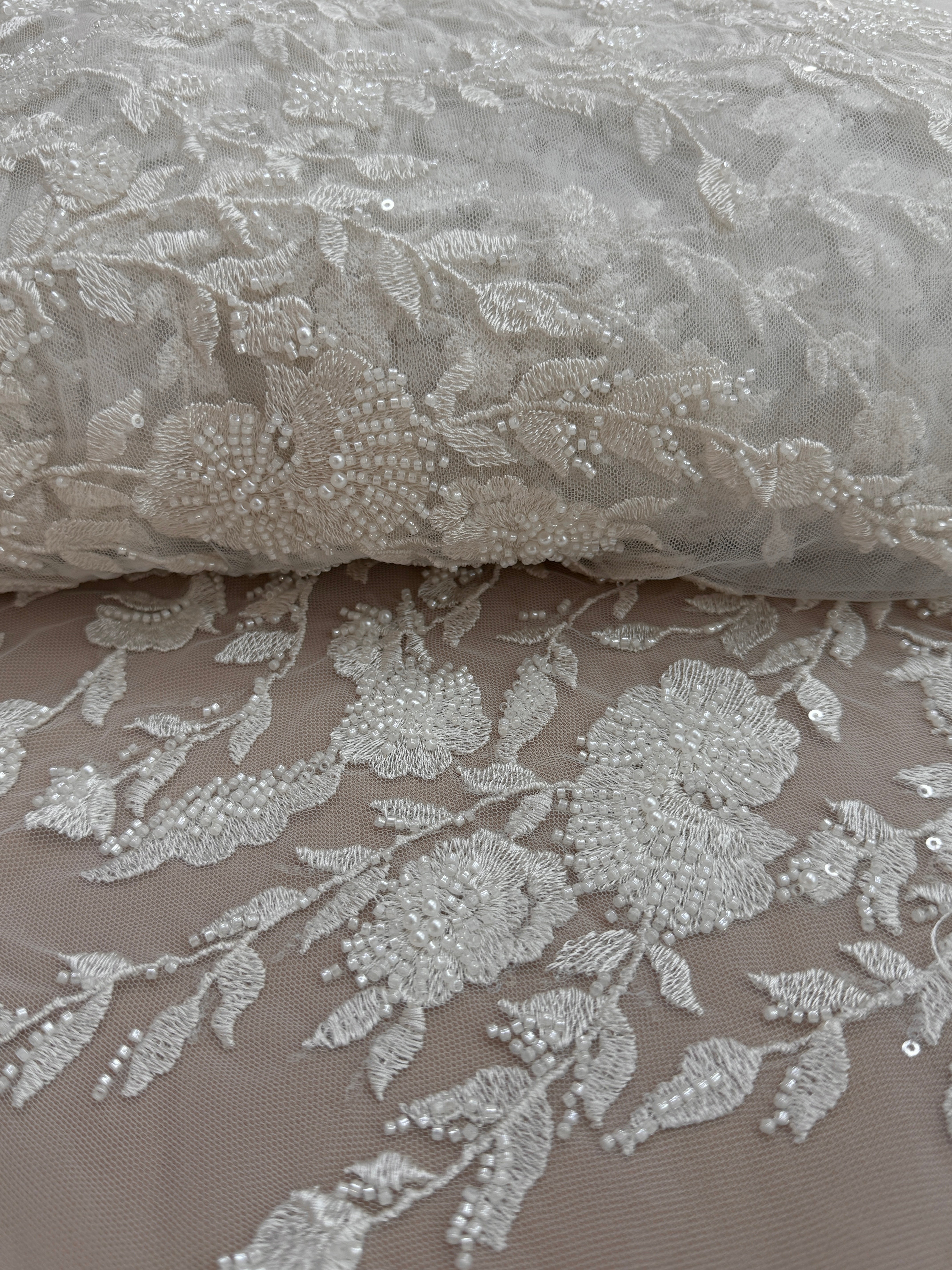 Dantela Couture Ivory cu Model Floral, cu Perle, Margele si Paiete