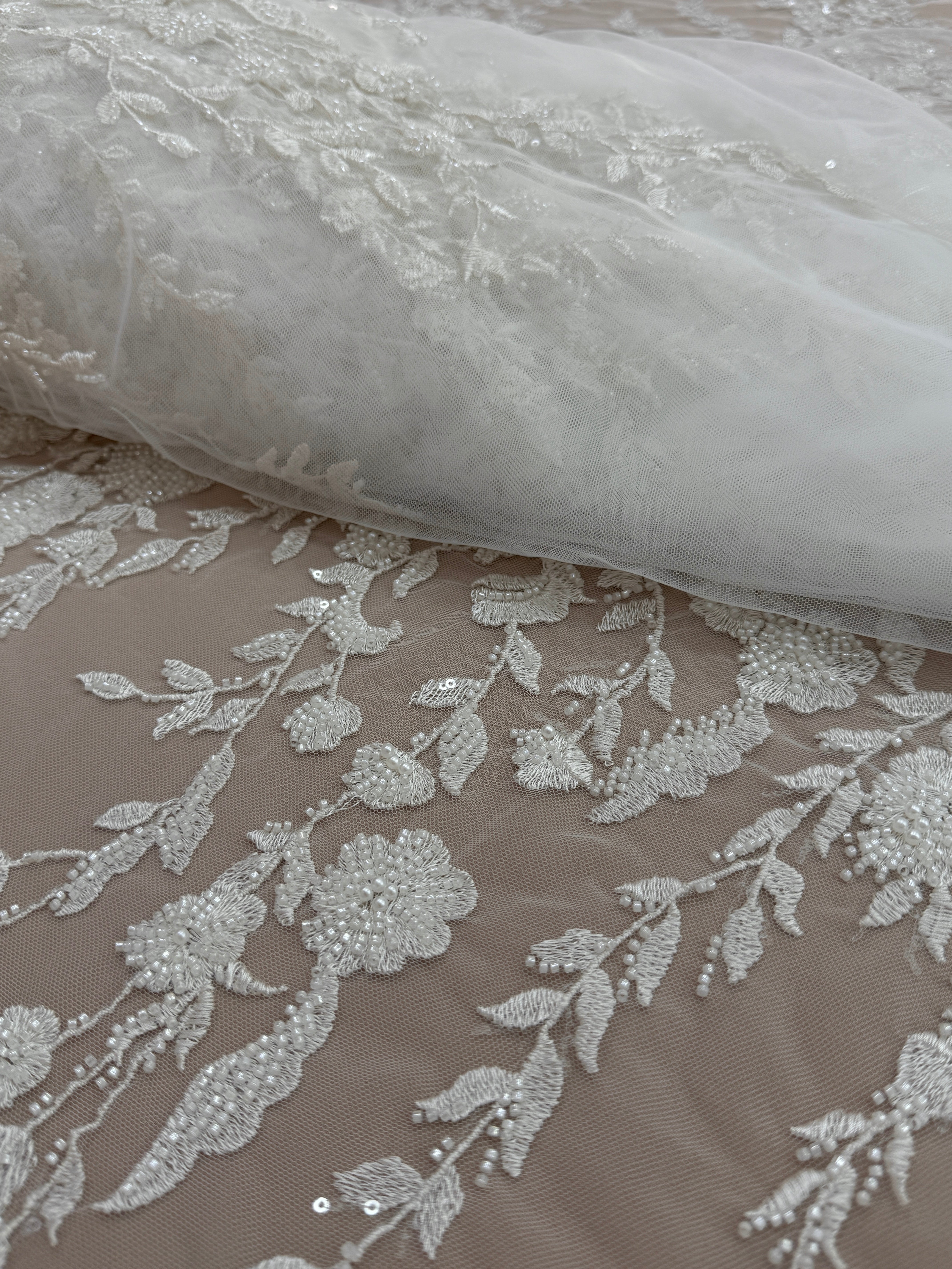 Dantela Couture Ivory cu Model Floral, cu Perle, Margele si Paiete