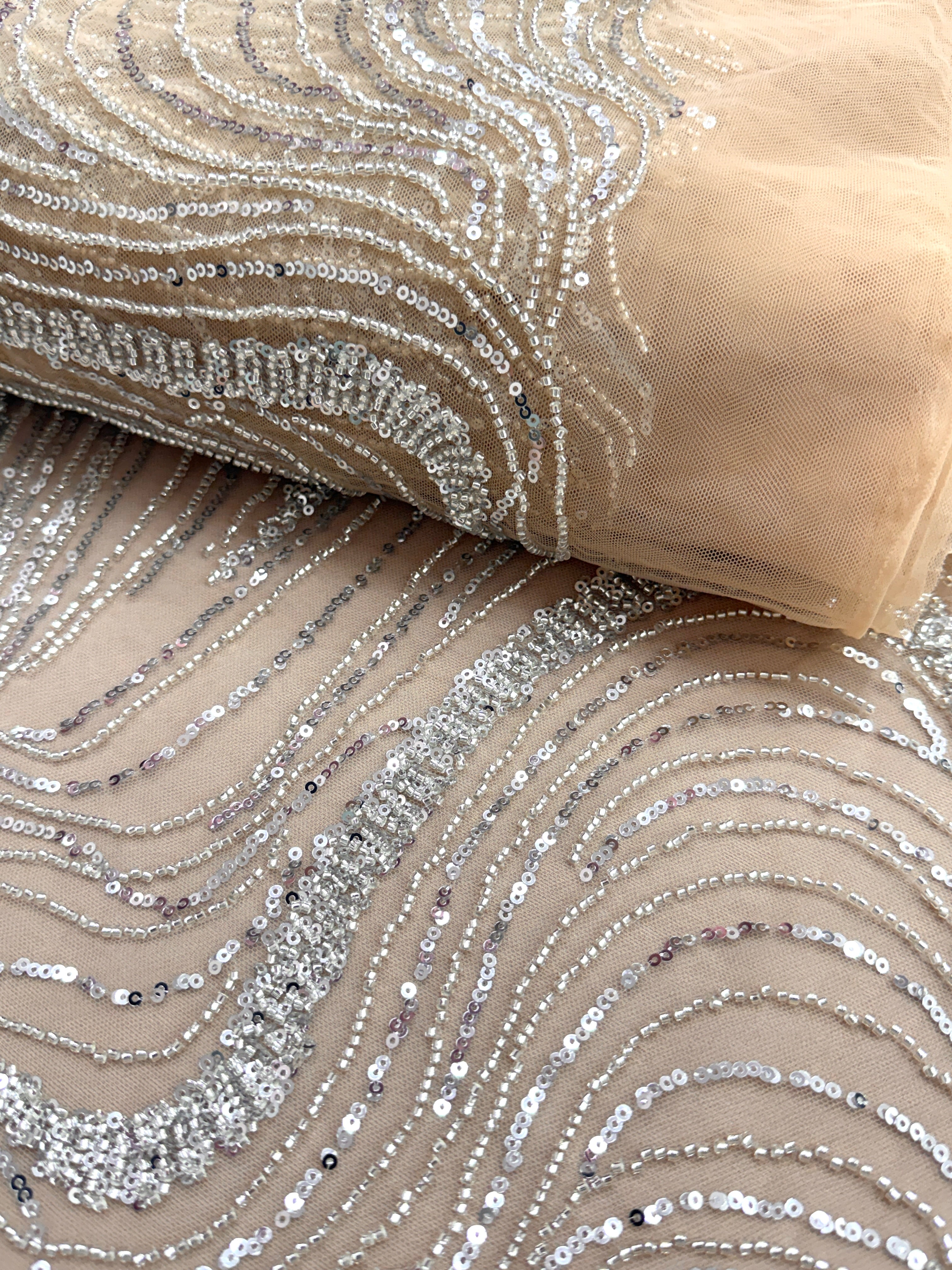 Dantela Couture Argintie pe Tulle Nude cu Model Geometric cu Margele si Paiete