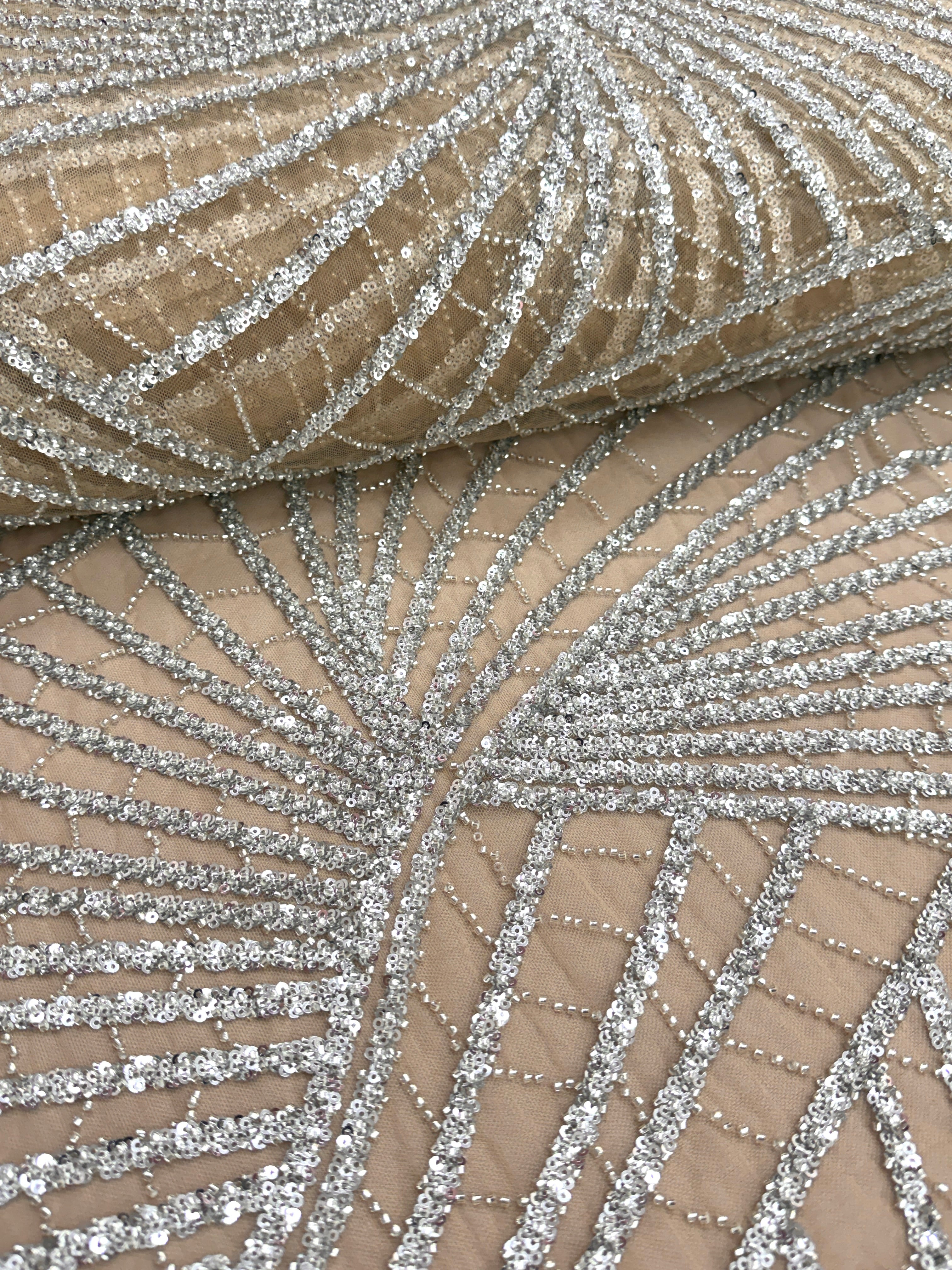 Dantela Couture Argintie pe Tulle Nude cu Model Geometric cu Margele si Paiete