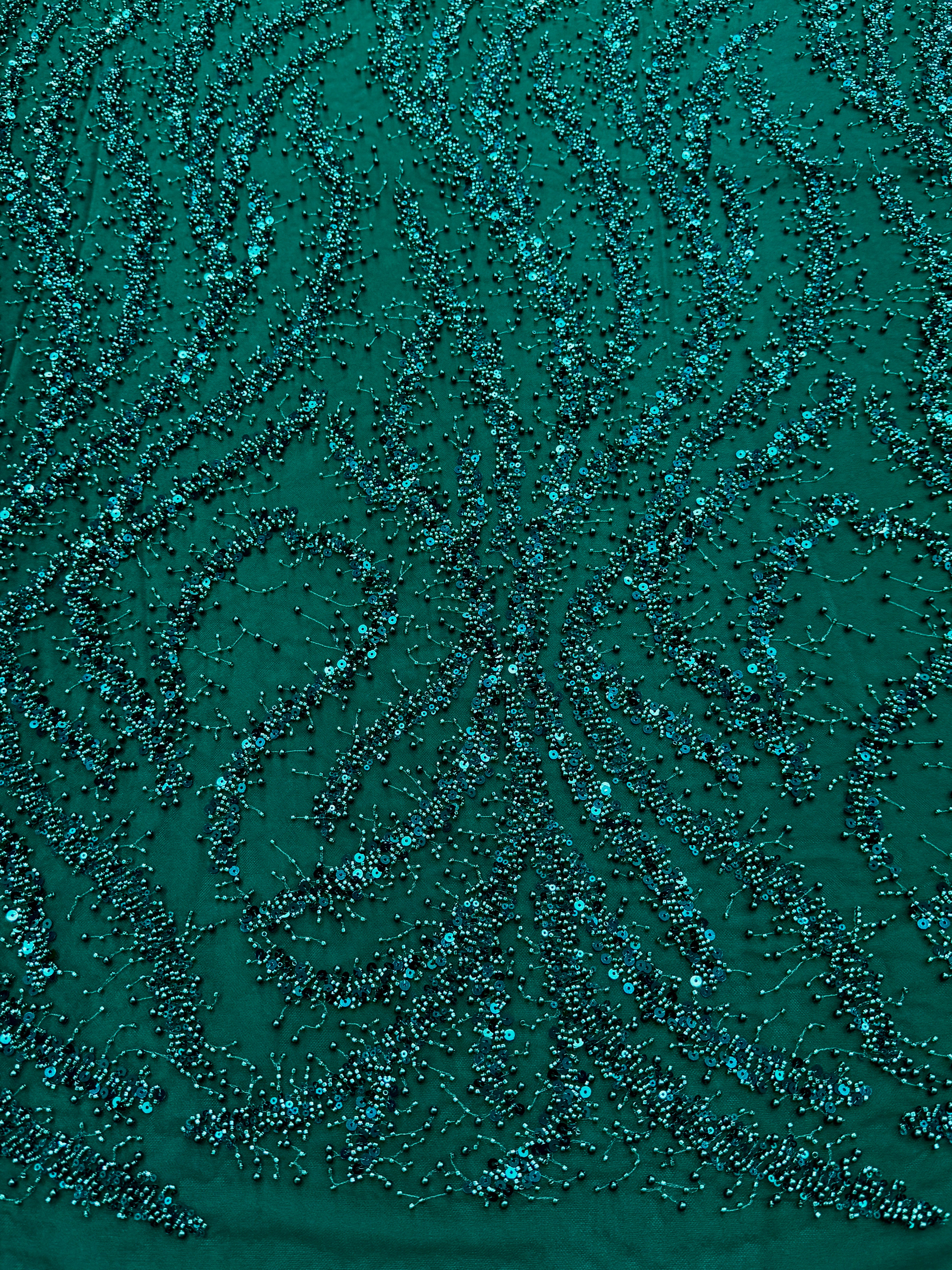 Dantela Couture Verde Smarald cu Perle, Margele si Paiete