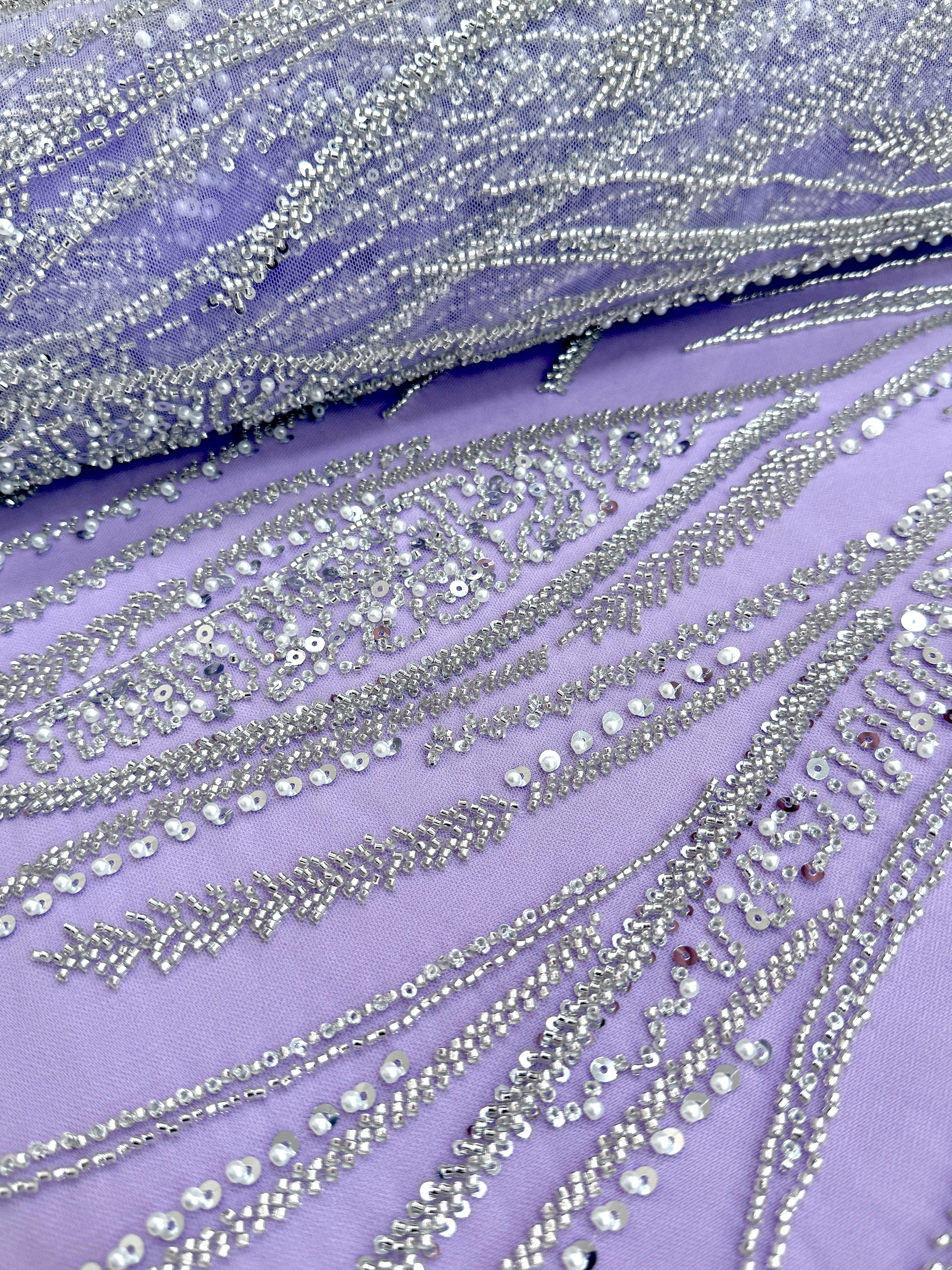 Dantela Couture Argintie pe Tulle Lavanda cu Panou, cu Perle, Margele si Paiete