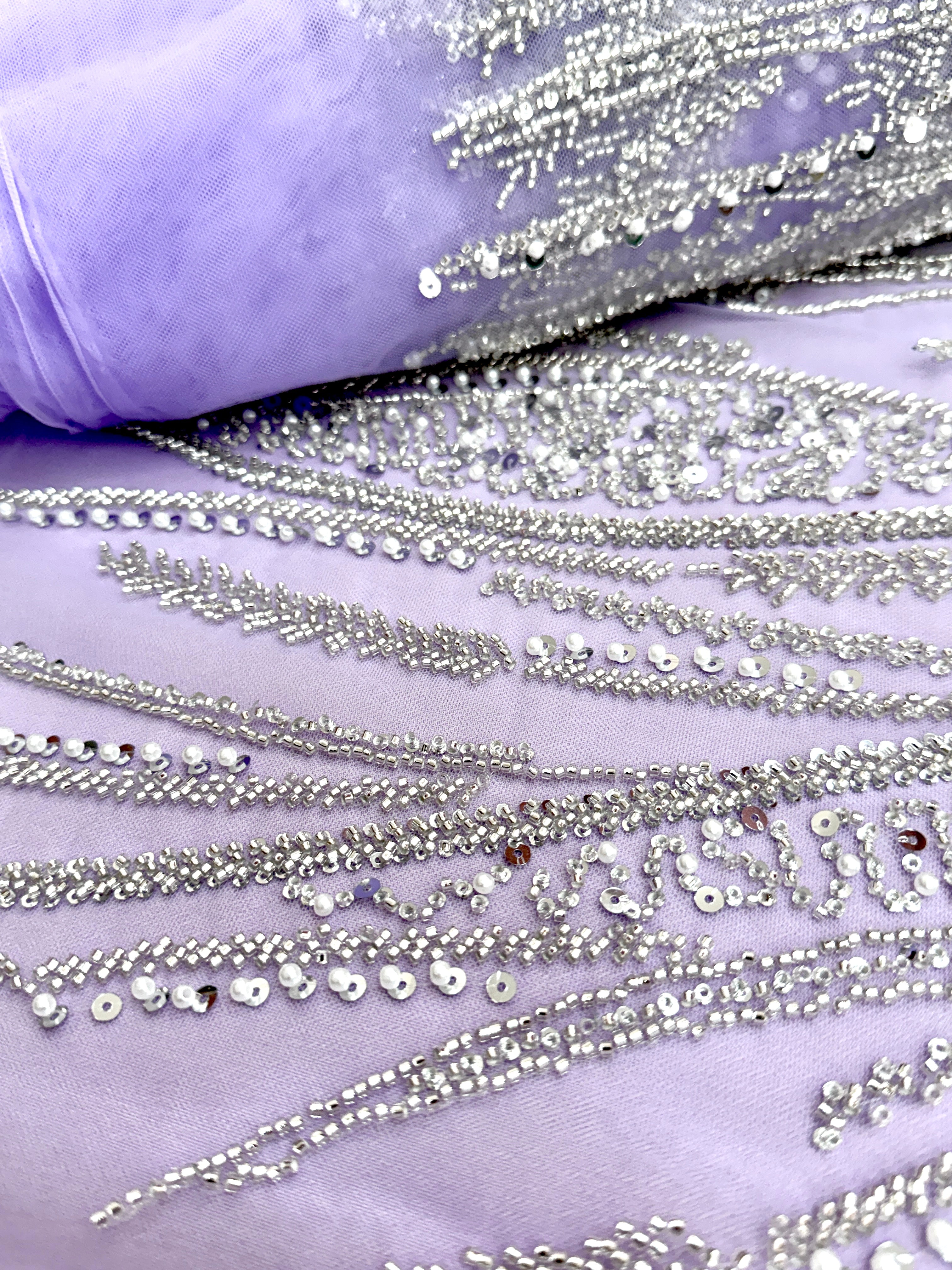 Dantela Couture Argintie pe Tulle Lavanda cu Panou, cu Perle, Margele si Paiete