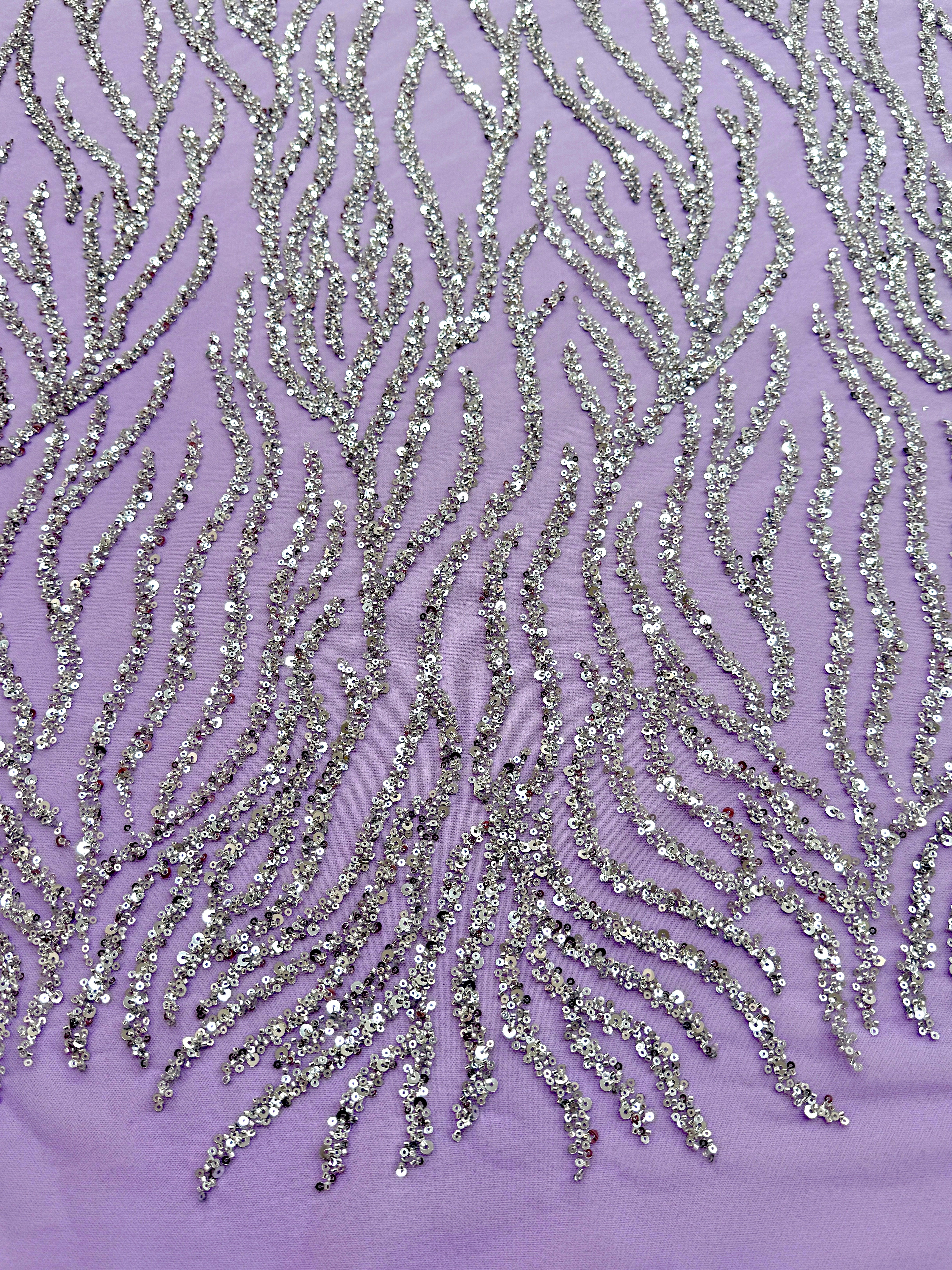 Dantela Couture Argintie pe Tulle Lavanda cu Siraguri, cu Margele si Paiete