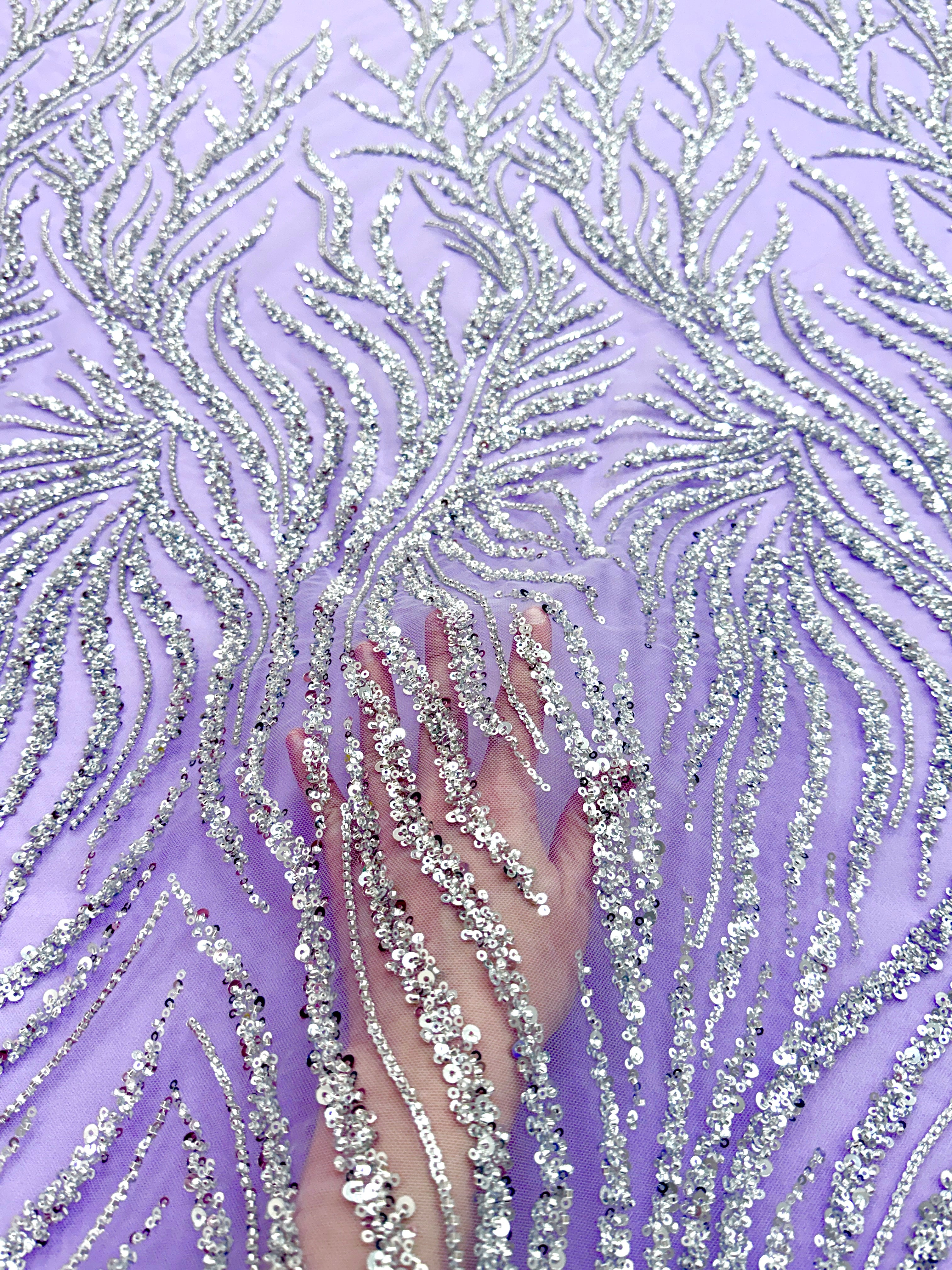 Dantela Couture Argintie pe Tulle Lavanda cu Siraguri, cu Margele si Paiete