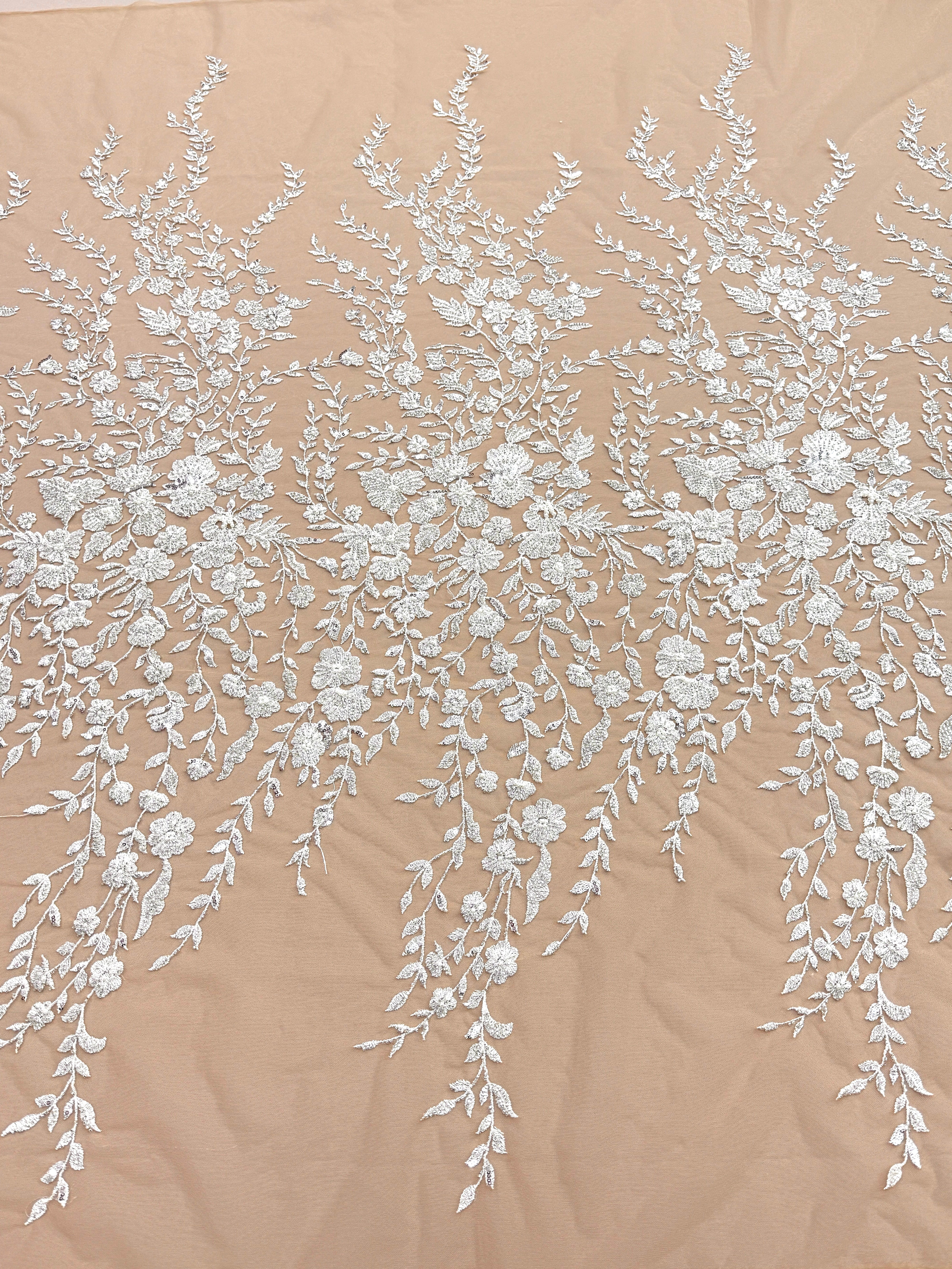 Dantela Couture Argintie pe Tulle Nude, cu Model Floral, cu Perle, Margele si Paiete