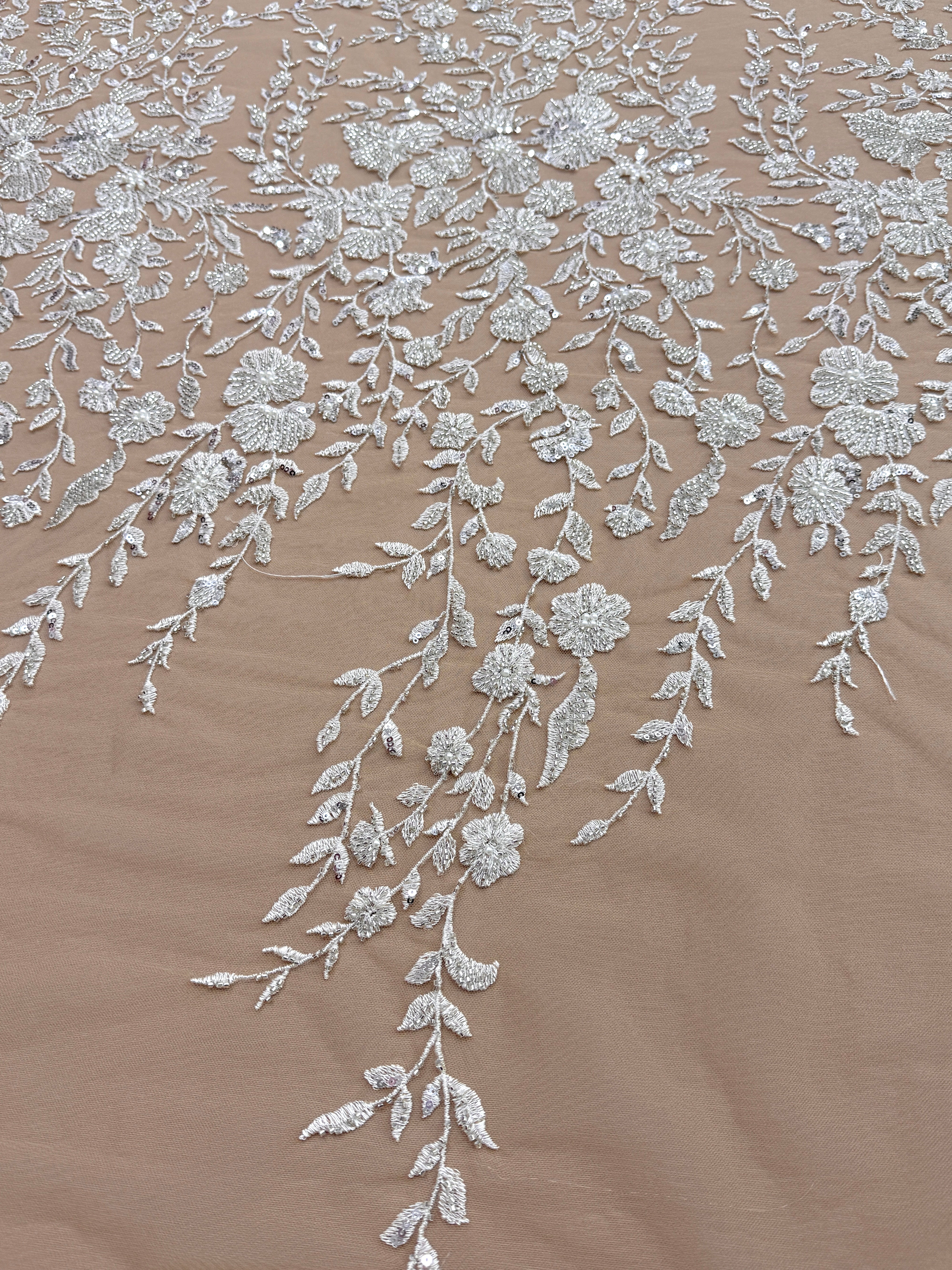 Dantela Couture Argintie pe Tulle Nude, cu Model Floral, cu Perle, Margele si Paiete