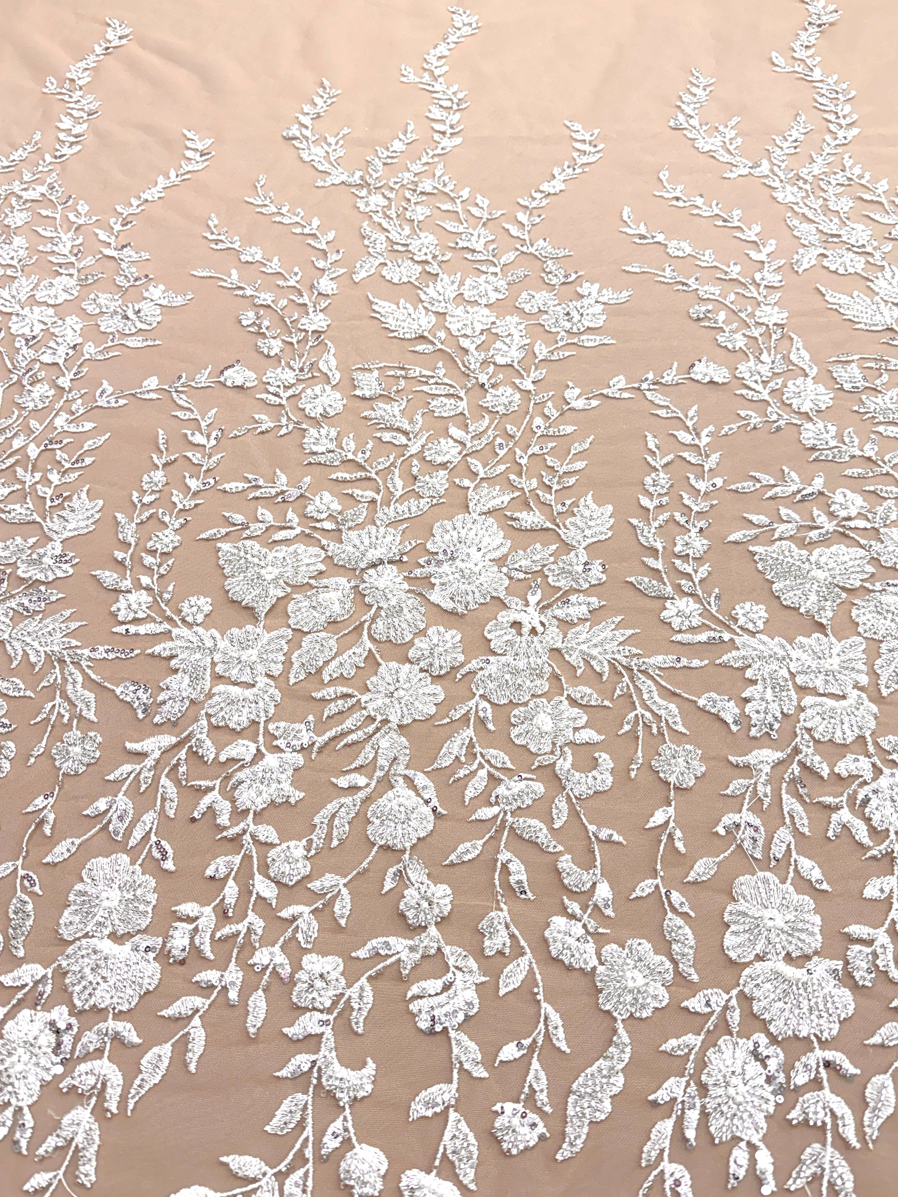 Dantela Couture Argintie pe Tulle Nude, cu Model Floral, cu Perle, Margele si Paiete