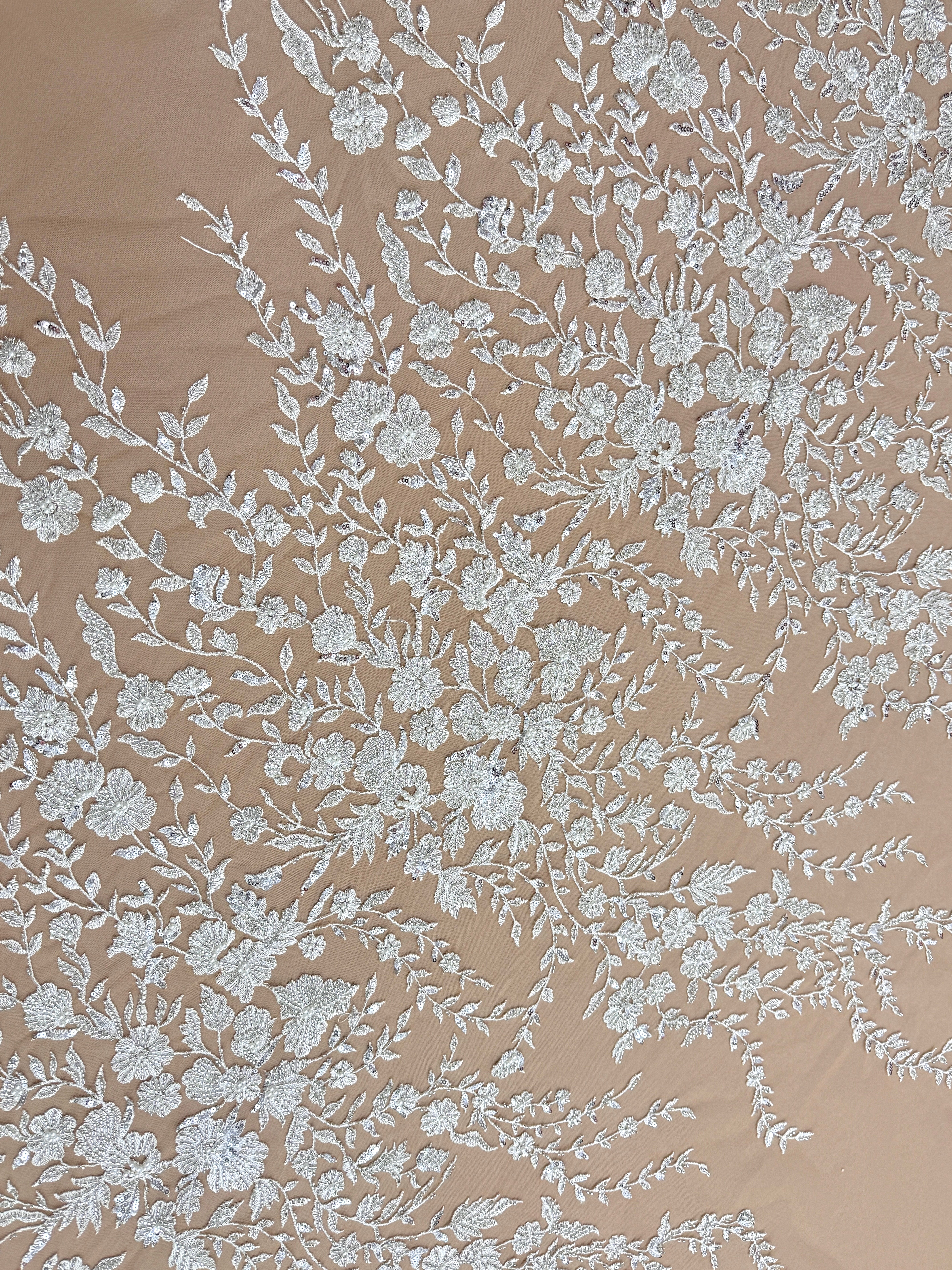 Dantela Couture Argintie pe Tulle Nude, cu Model Floral, cu Perle, Margele si Paiete