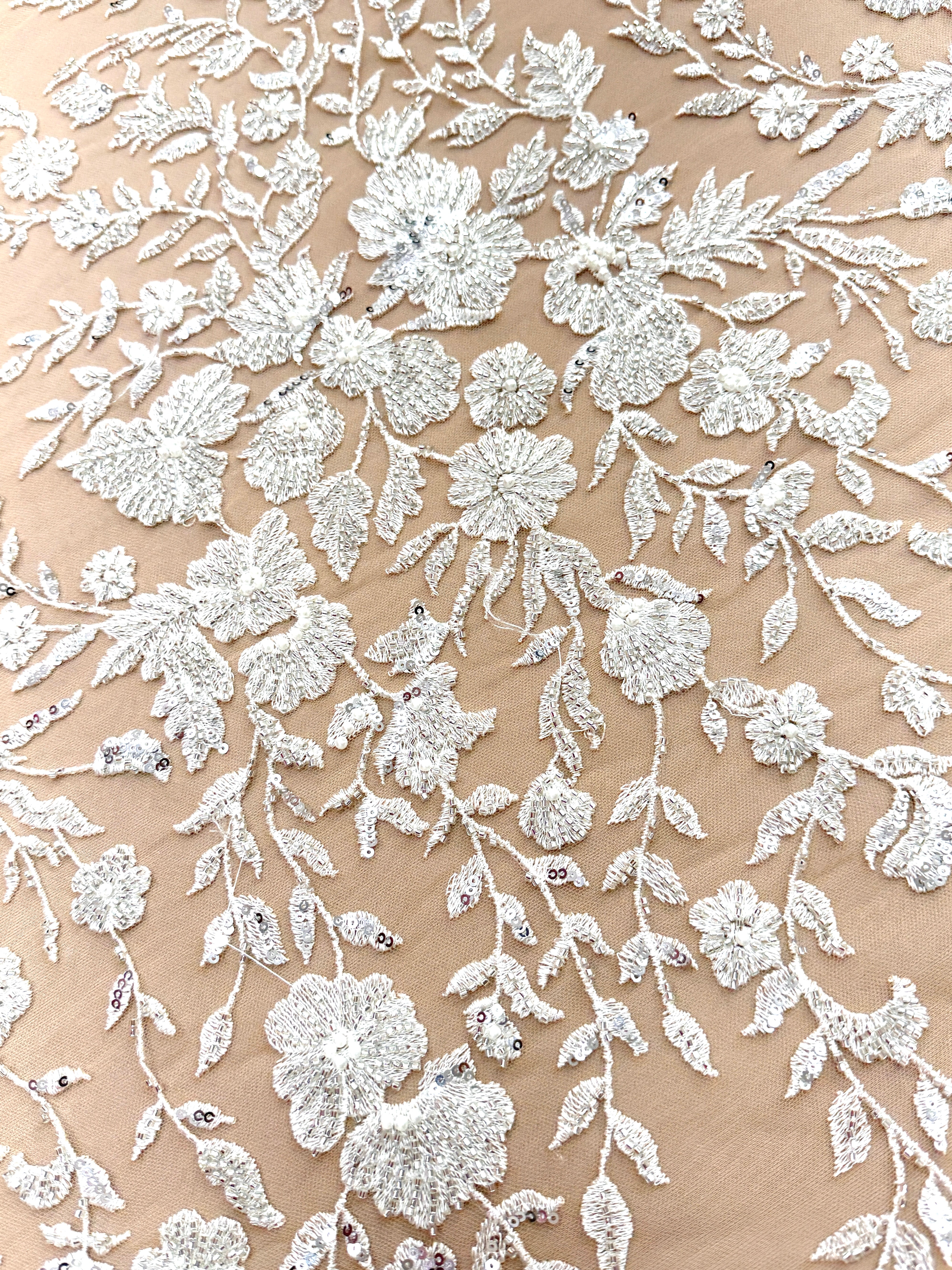 Dantela Couture Argintie pe Tulle Nude, cu Model Floral, cu Perle, Margele si Paiete
