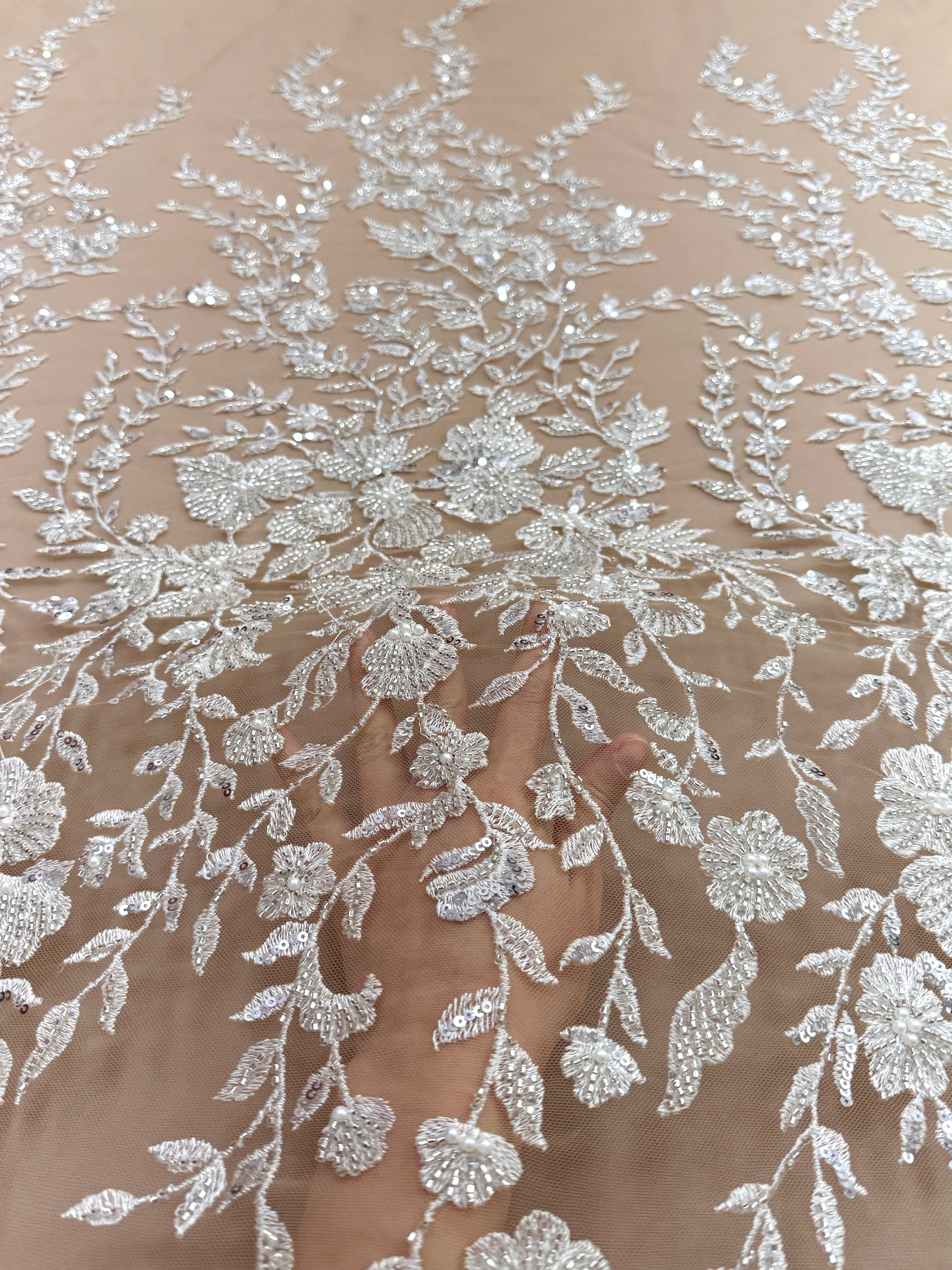 Dantela Couture Argintie pe Tulle Nude, cu Model Floral, cu Perle, Margele si Paiete
