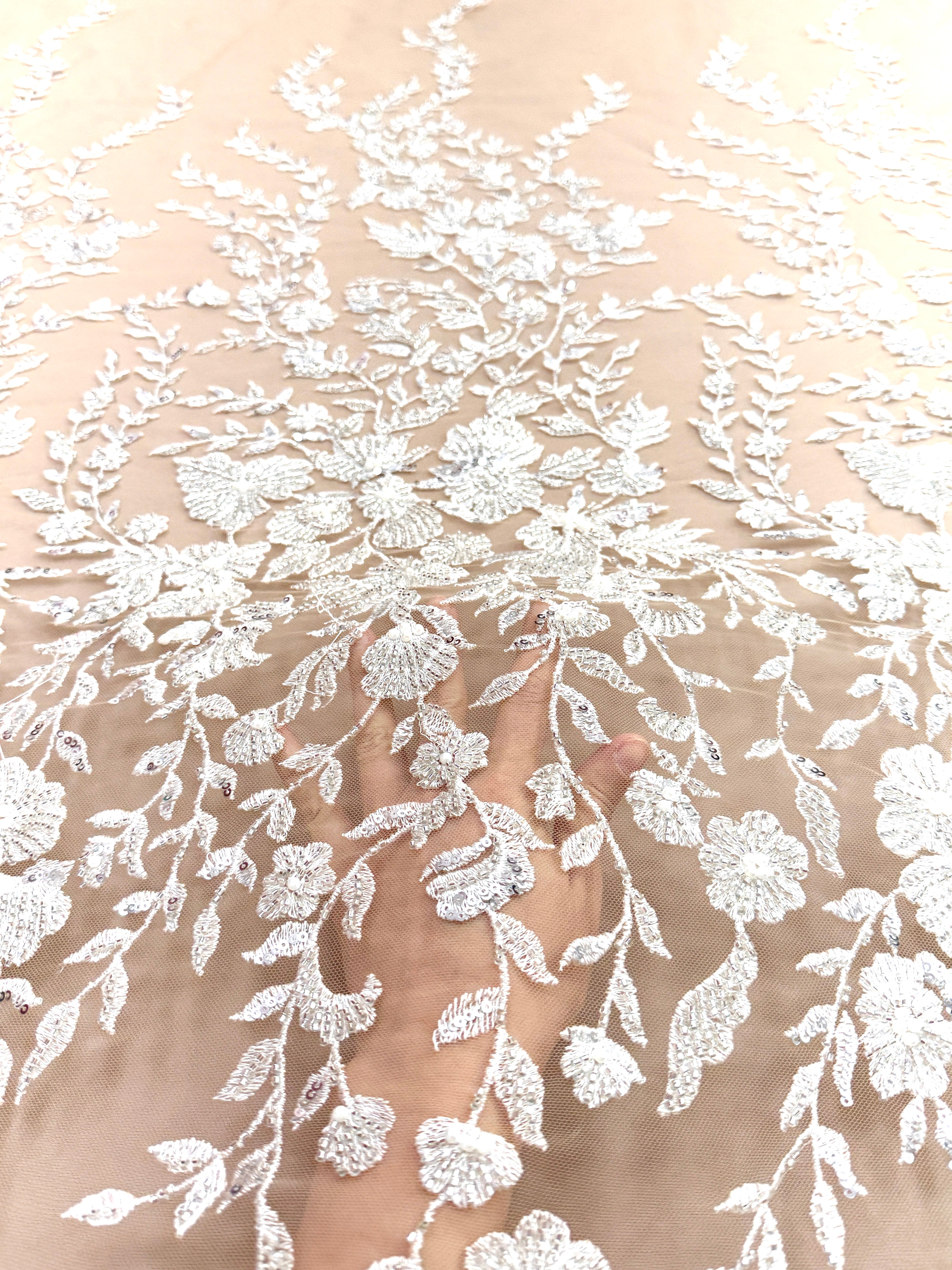Dantela Couture Argintie pe Tulle Nude, cu Model Floral, cu Perle, Margele si Paiete
