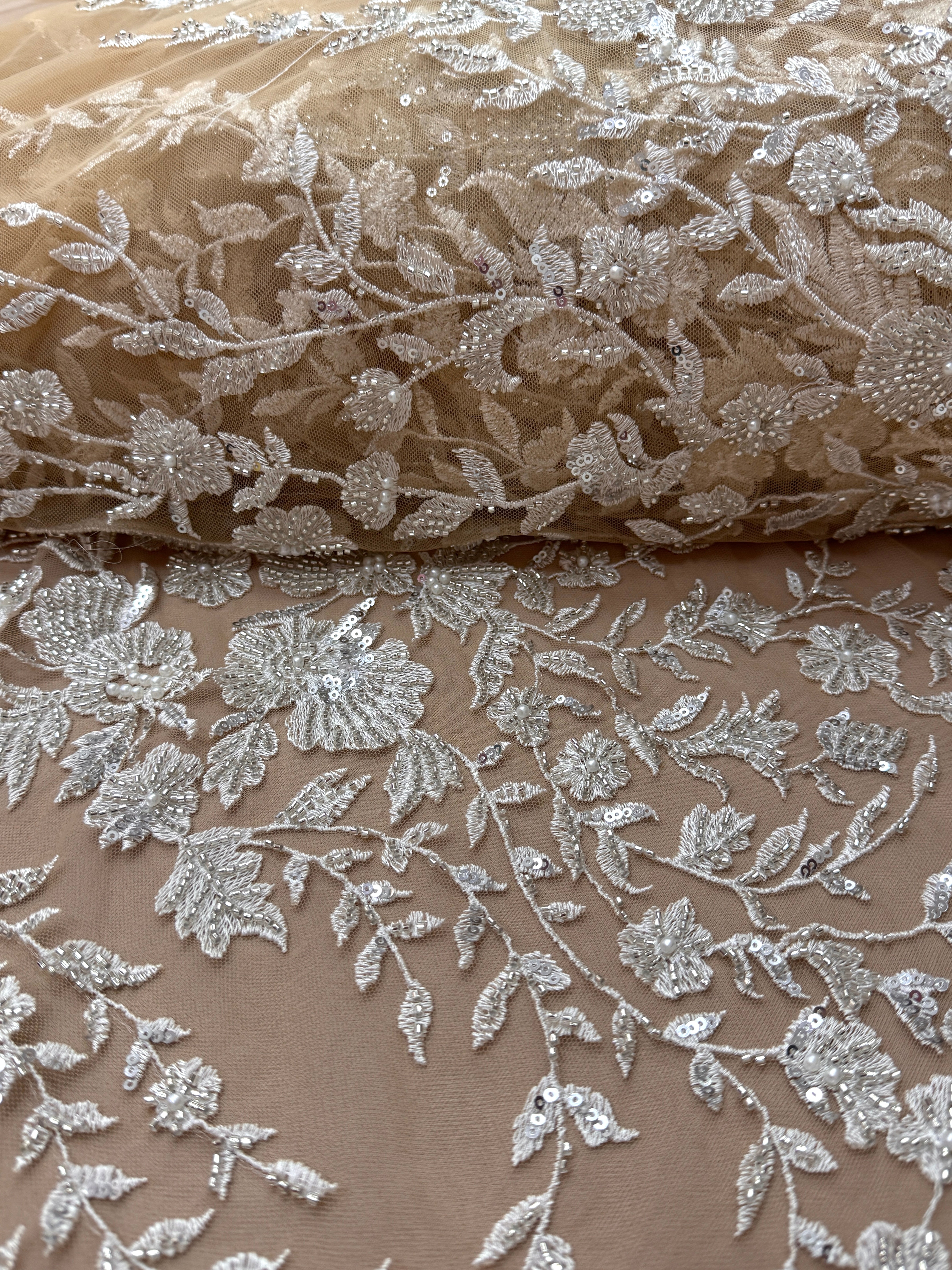 Dantela Couture Argintie pe Tulle Nude, cu Model Floral, cu Perle, Margele si Paiete