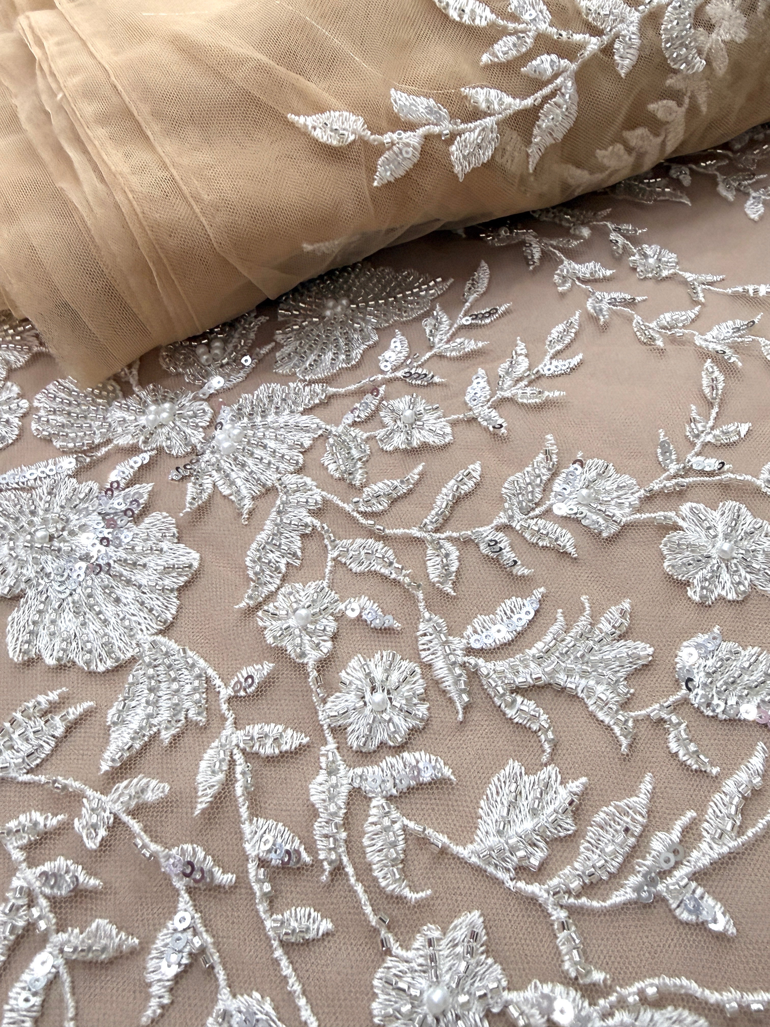 Dantela Couture Argintie pe Tulle Nude, cu Model Floral, cu Perle, Margele si Paiete