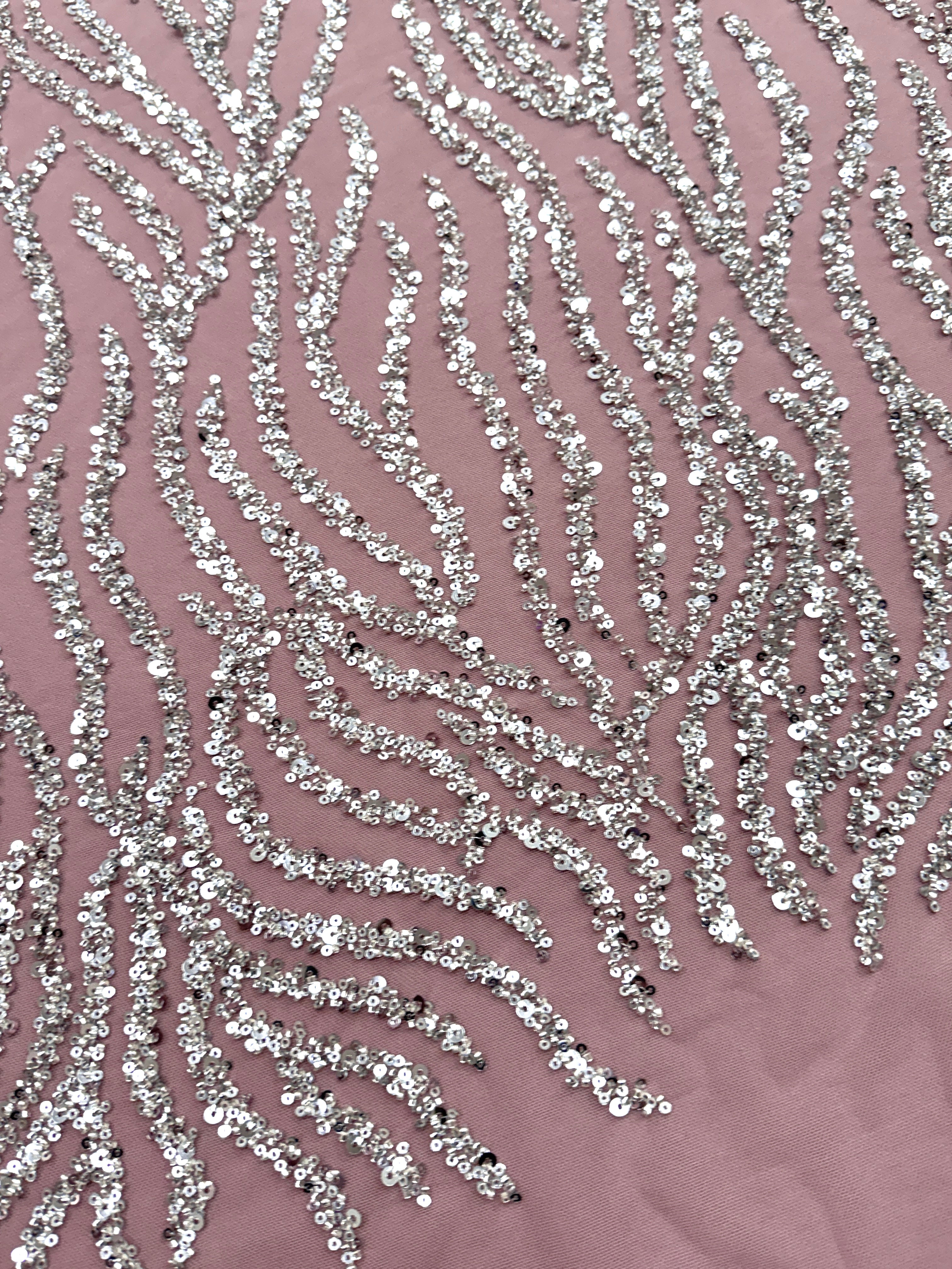 Dantela Couture Argintie pe Tulle Roz cu Siraguri, cu Margele si Paiete