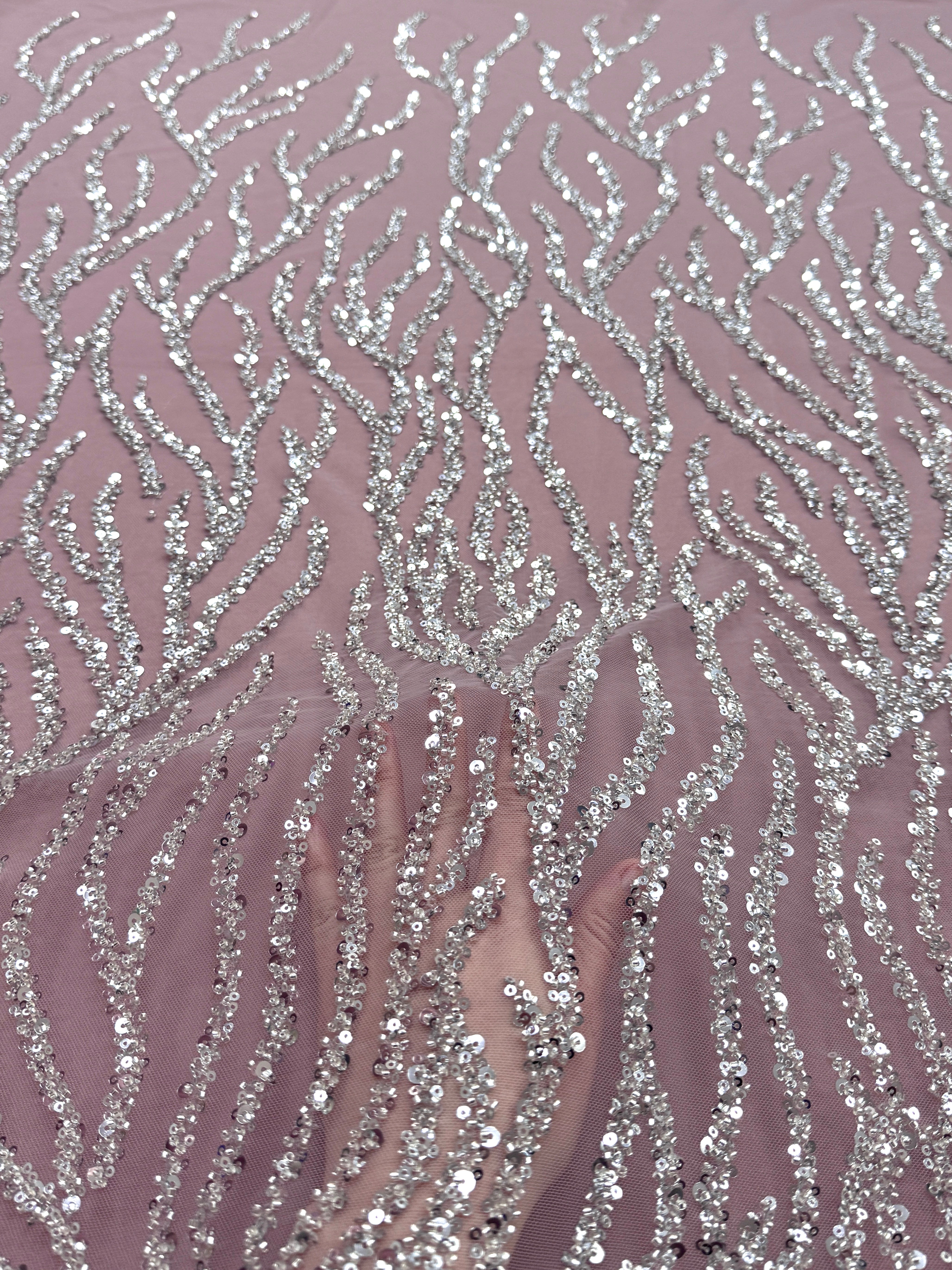 Dantela Couture Argintie pe Tulle Roz cu Siraguri, cu Margele si Paiete