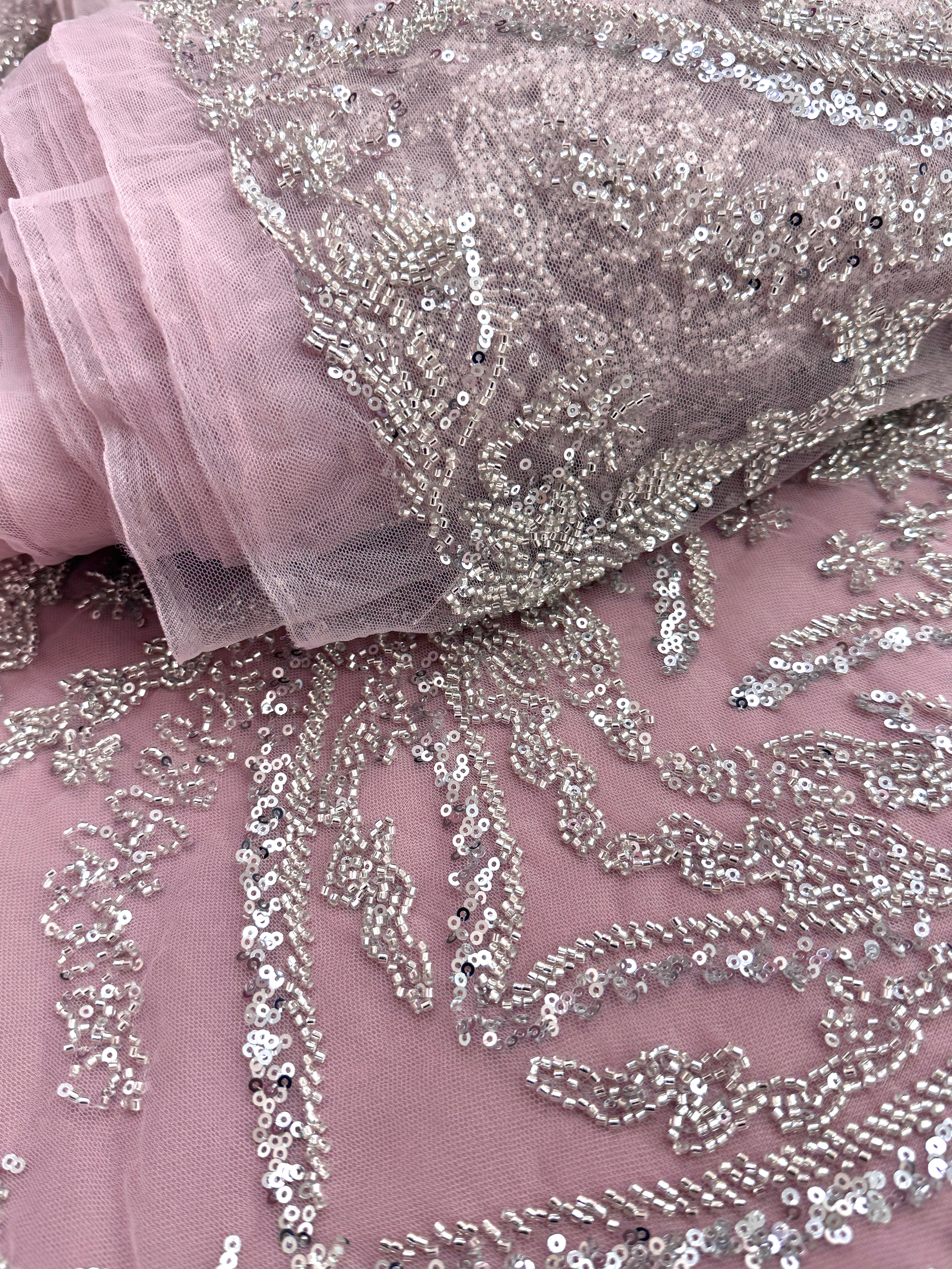 Dantela Couture Argintie pe Tulle Roz cu Model Floral, cu Margele si Paiete