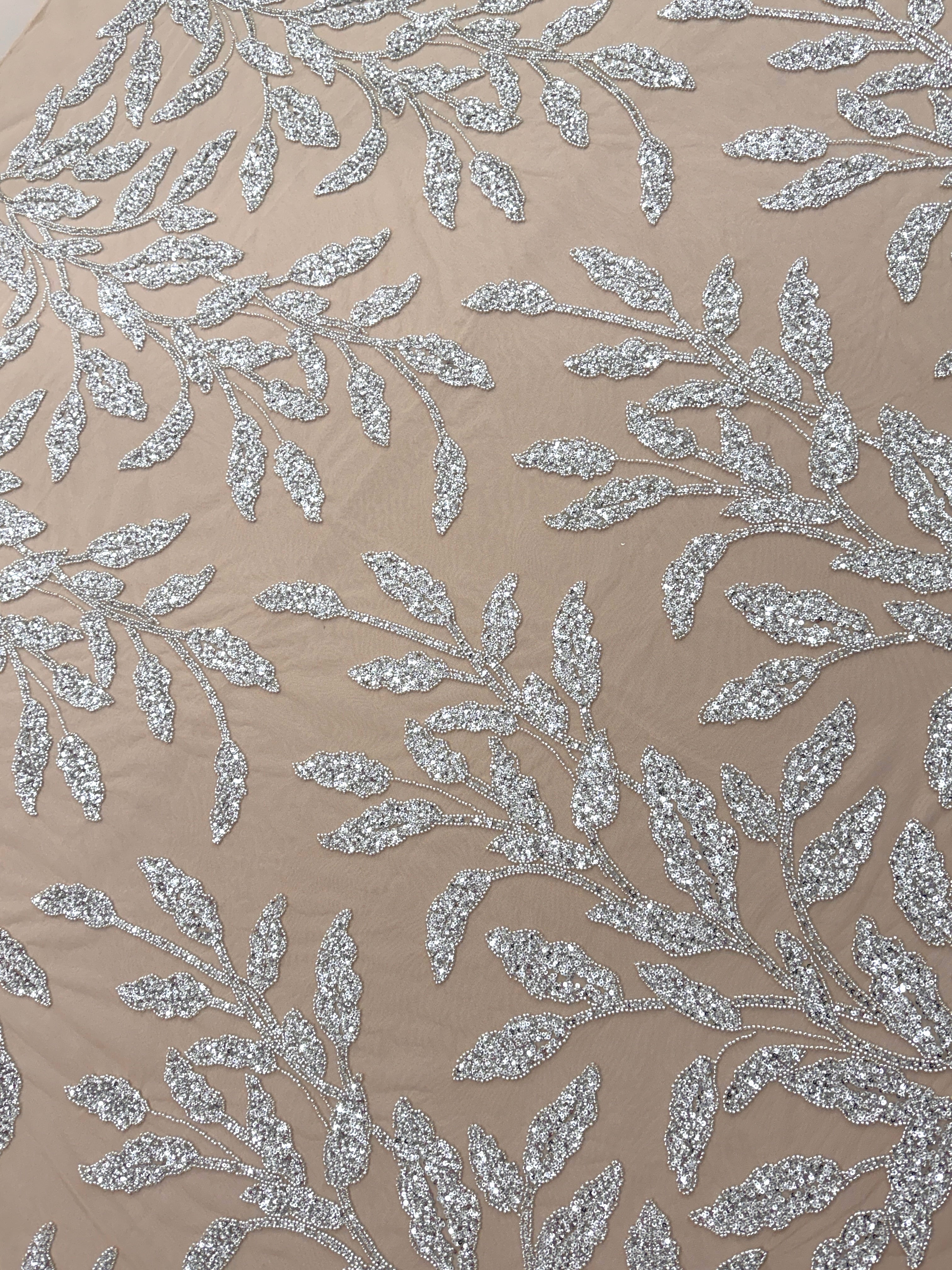 Dantela Couture Argintie pe Tulle Nude cu Model Floral, Margele si Paiete