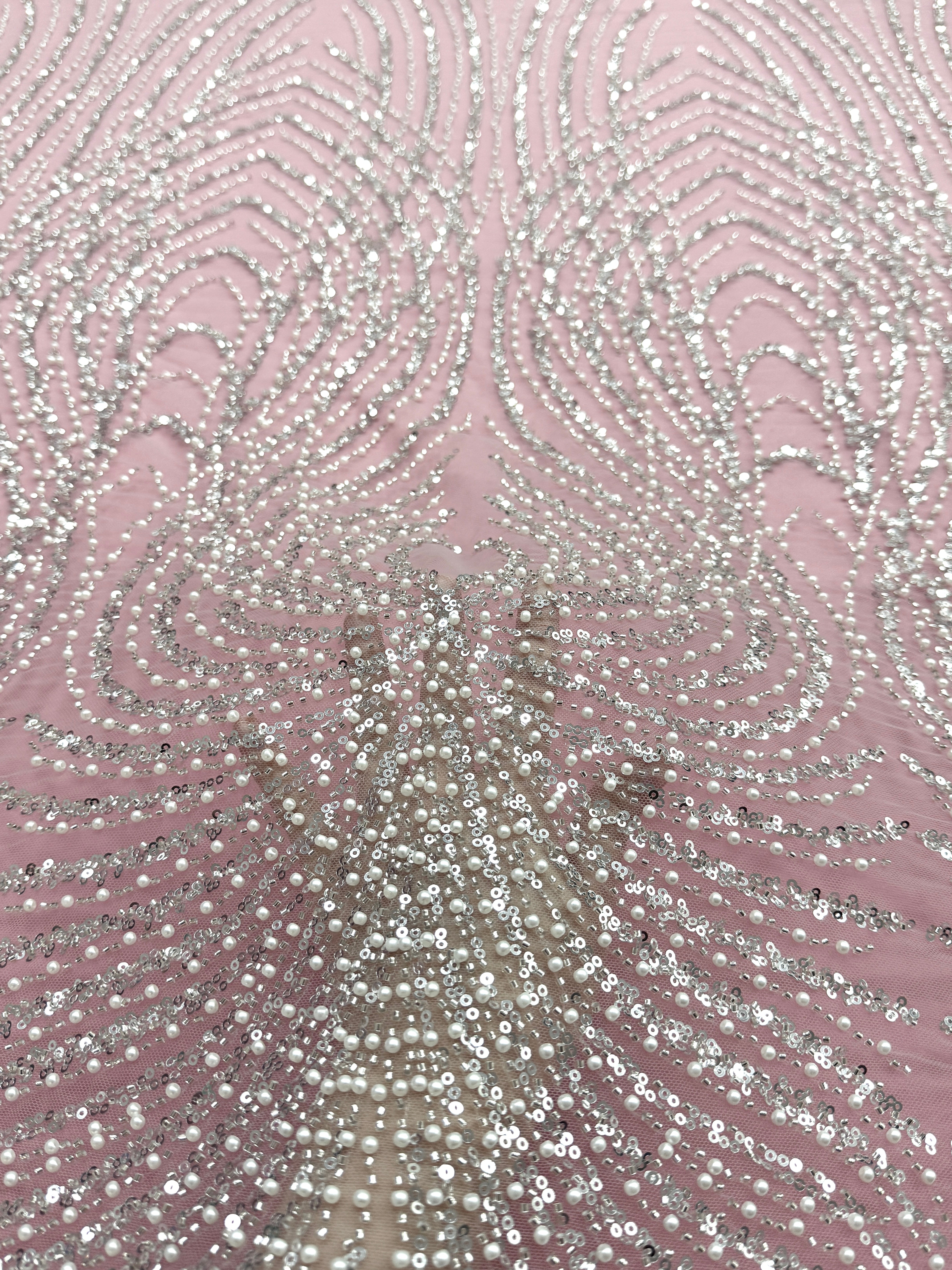 Dantela Couture Argintie pe Tulle Roz cu Panou, cu Margele si Paiete