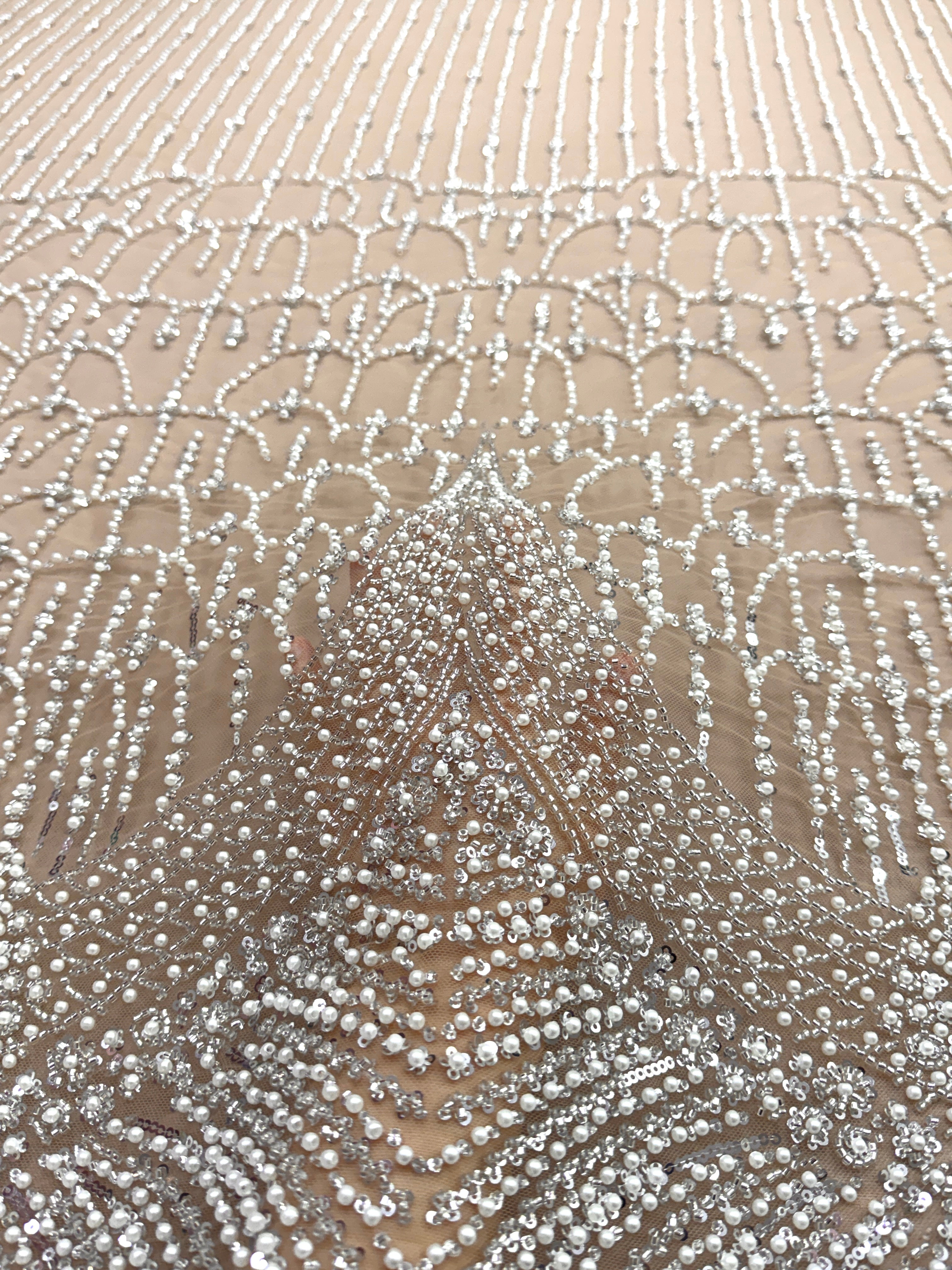 Dantela Couture Argintie pe Tulle Nude cu Model Geometric, cu Perle, Margele si Paiete