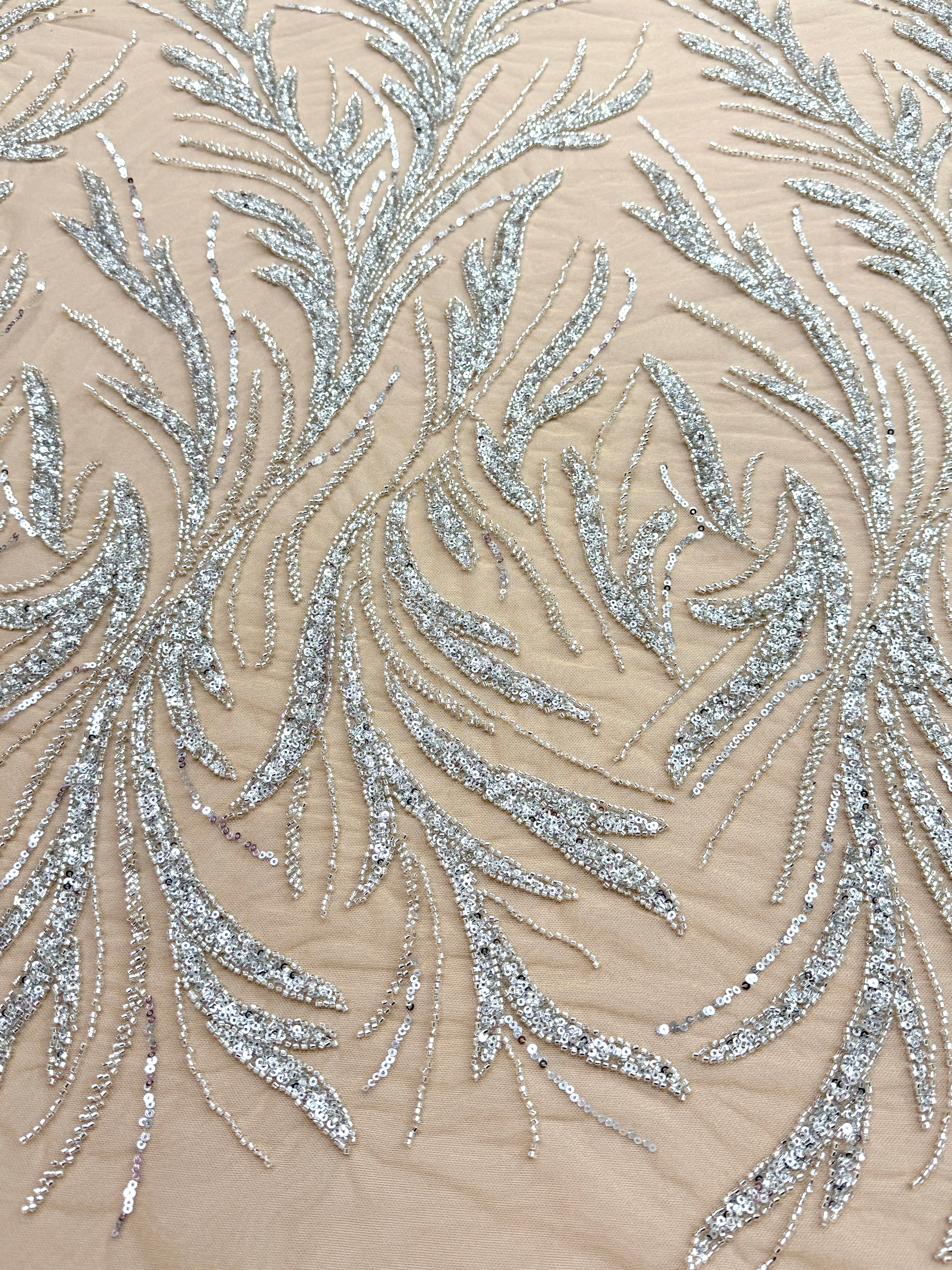 Dantela Couture Argintie pe Tulle Nude, cu Margele si Paiete