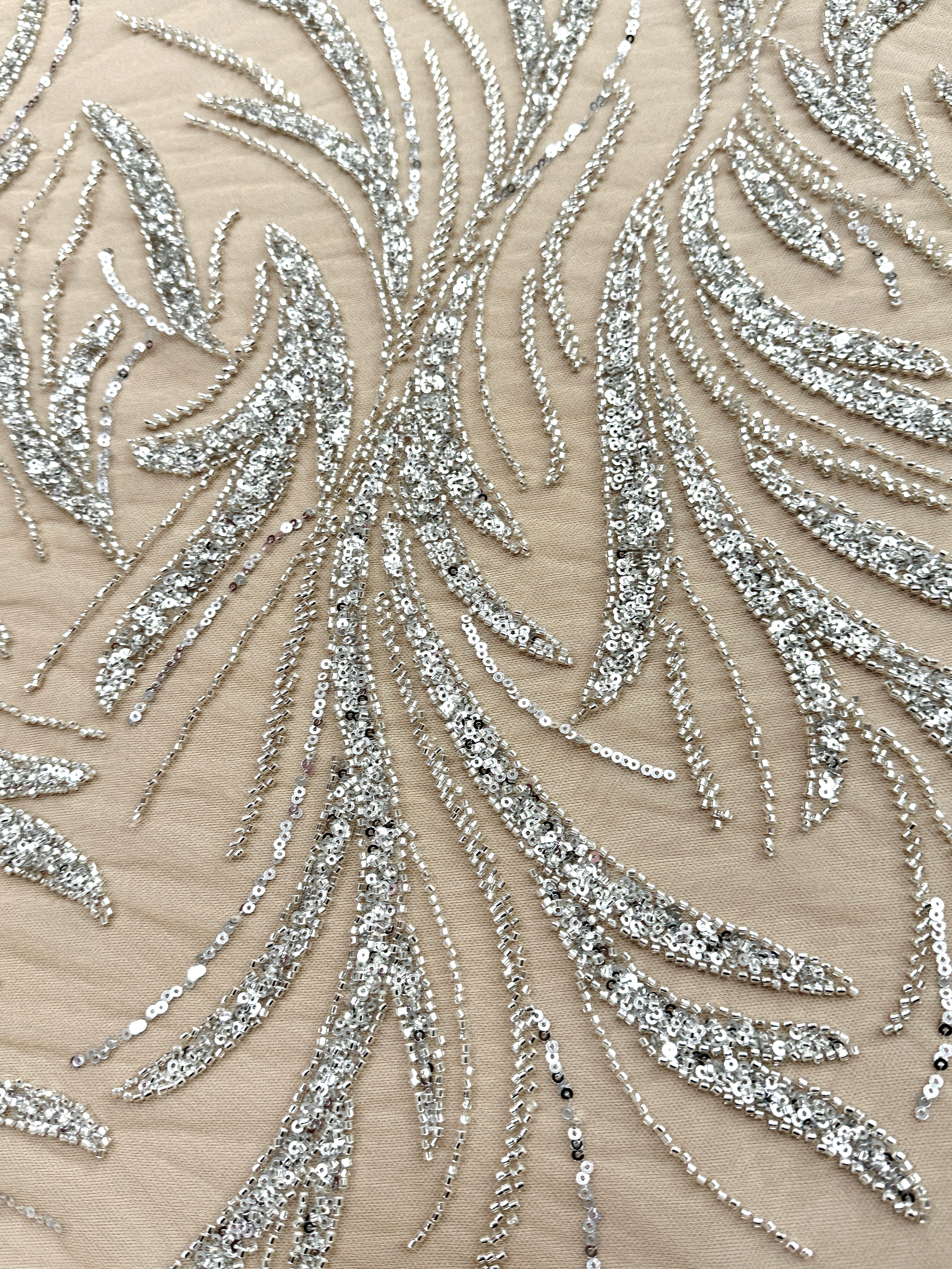 Dantela Couture Argintie pe Tulle Nude, cu Margele si Paiete