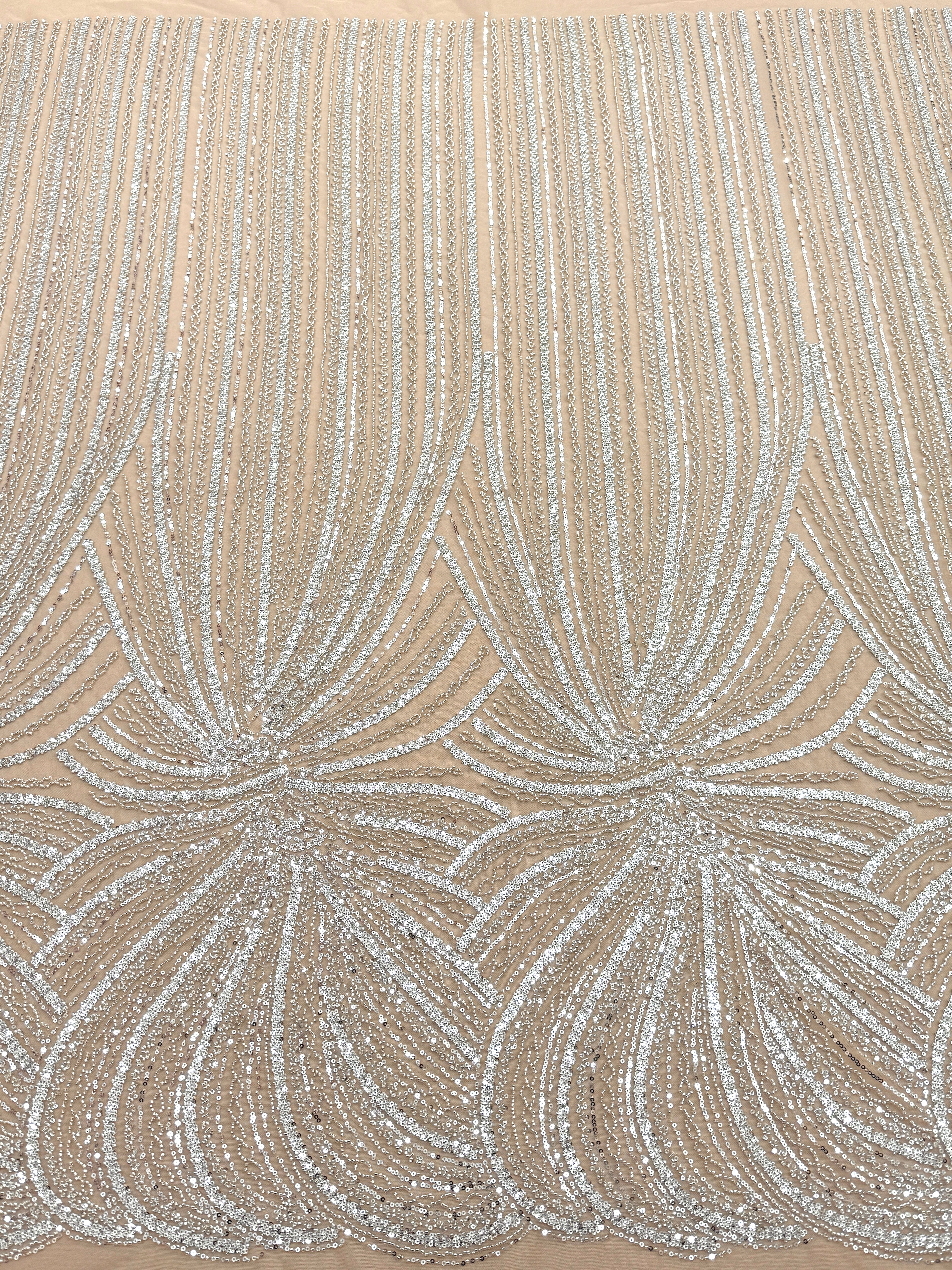 Dantela Couture Argintie pe Tulle Nude cu Model Liniar, cu Margele si Paiete