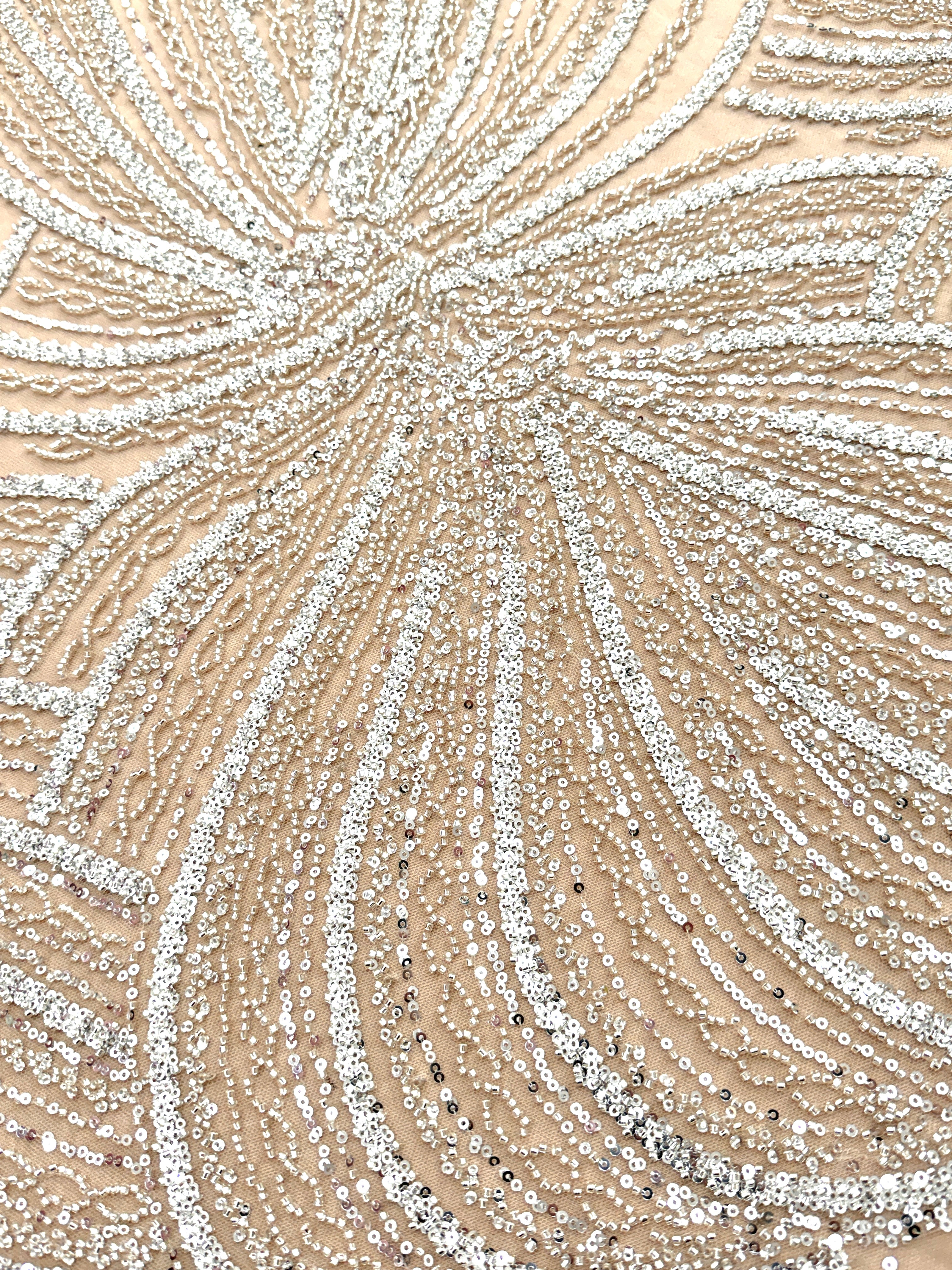 Dantela Couture Argintie pe Tulle Nude cu Model Liniar, cu Margele si Paiete