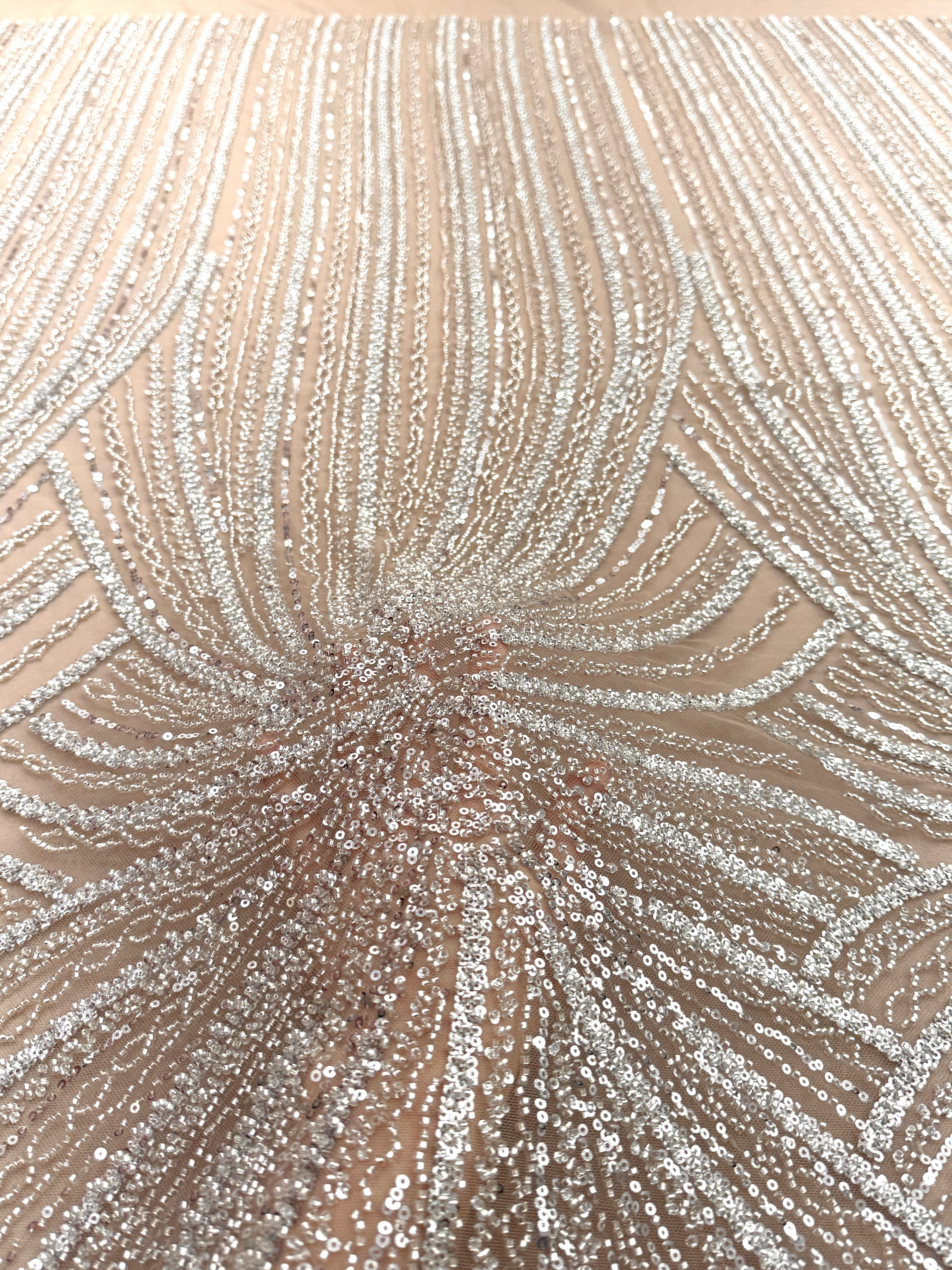 Dantela Couture Argintie pe Tulle Nude cu Model Liniar, cu Margele si Paiete