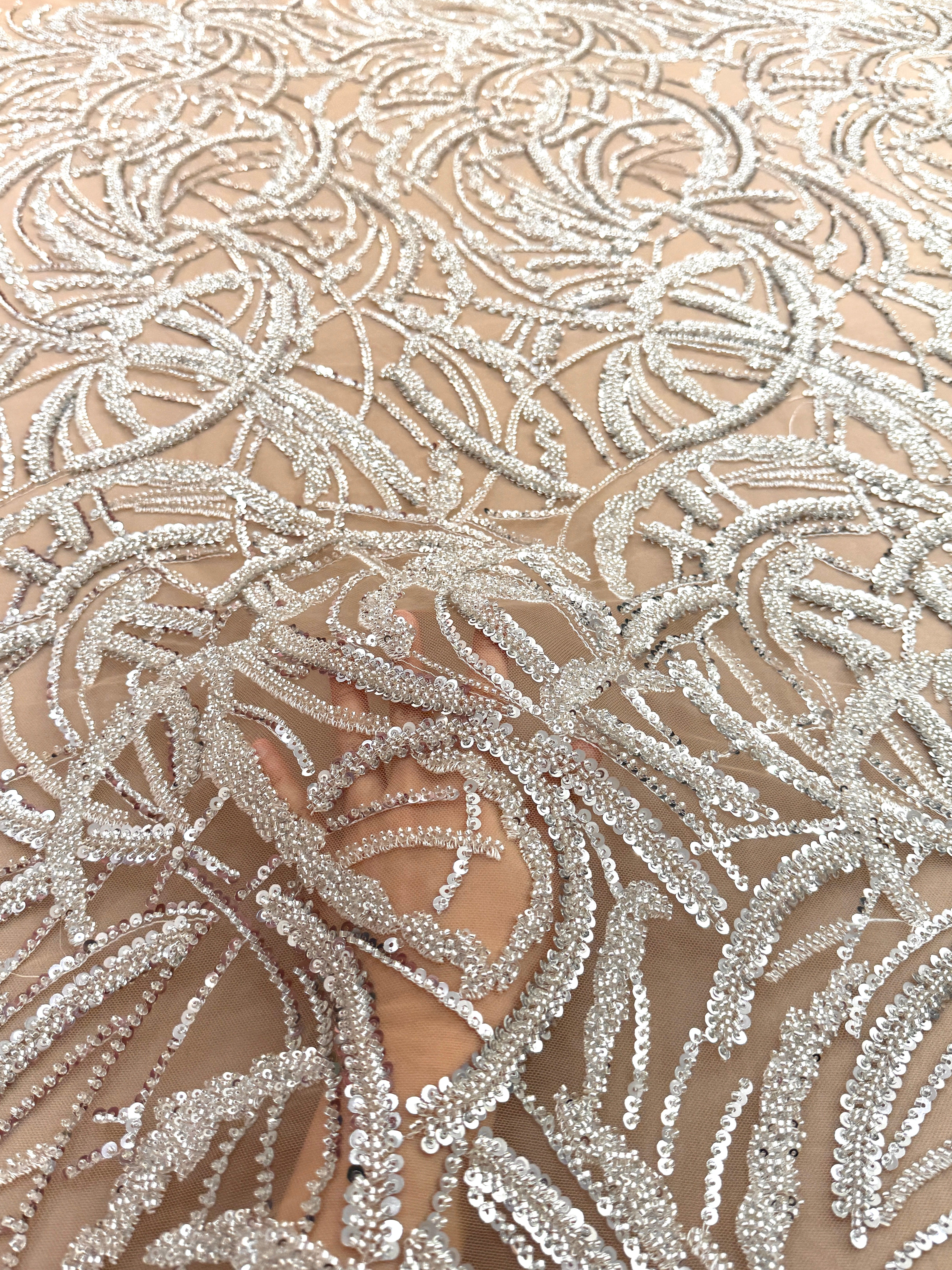 Dantela Couture Argintie pe Tulle Nude cu Model Geometric cu Margele si Paiete