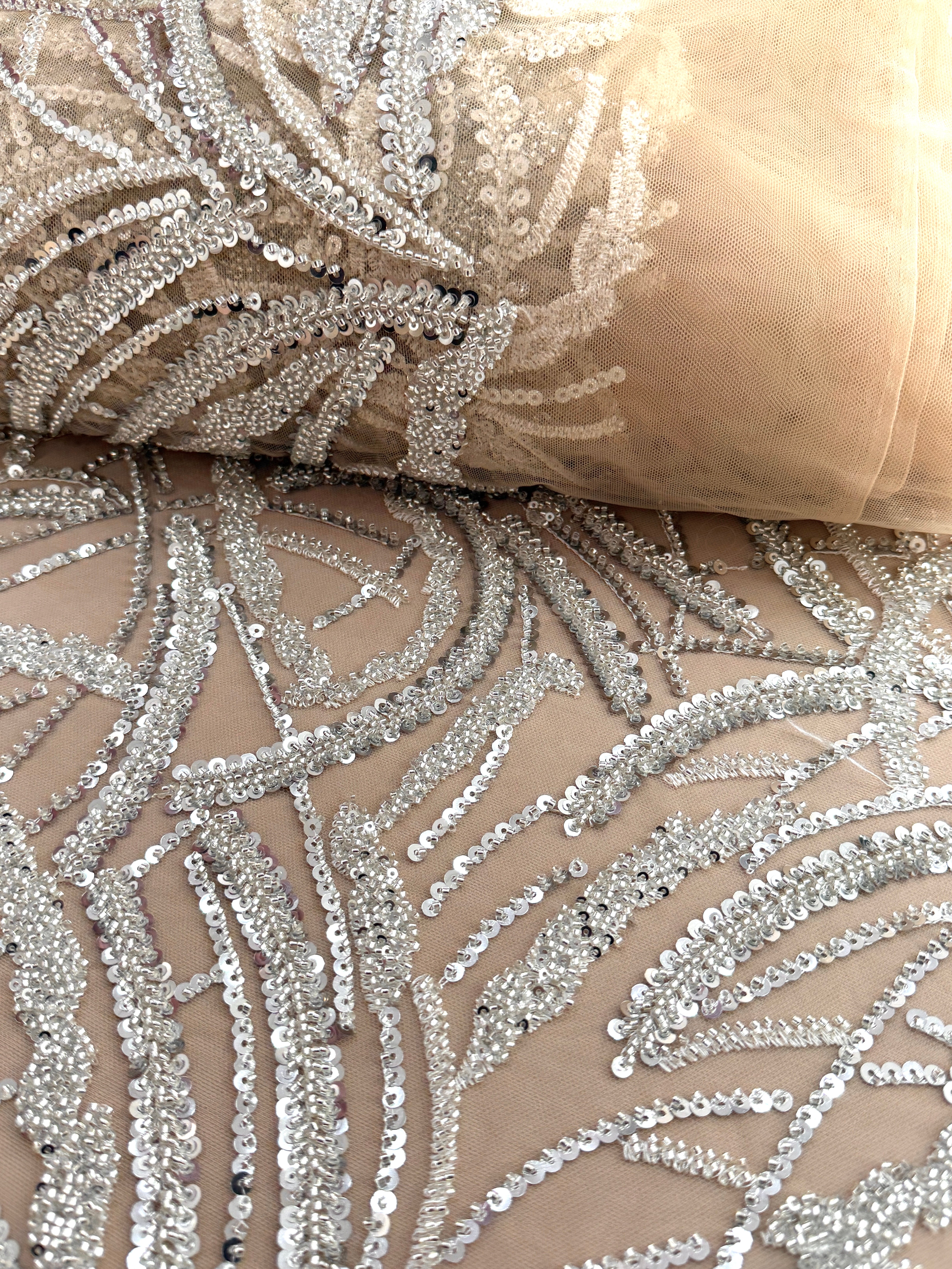 Dantela Couture Argintie pe Tulle Nude cu Model Geometric cu Margele si Paiete