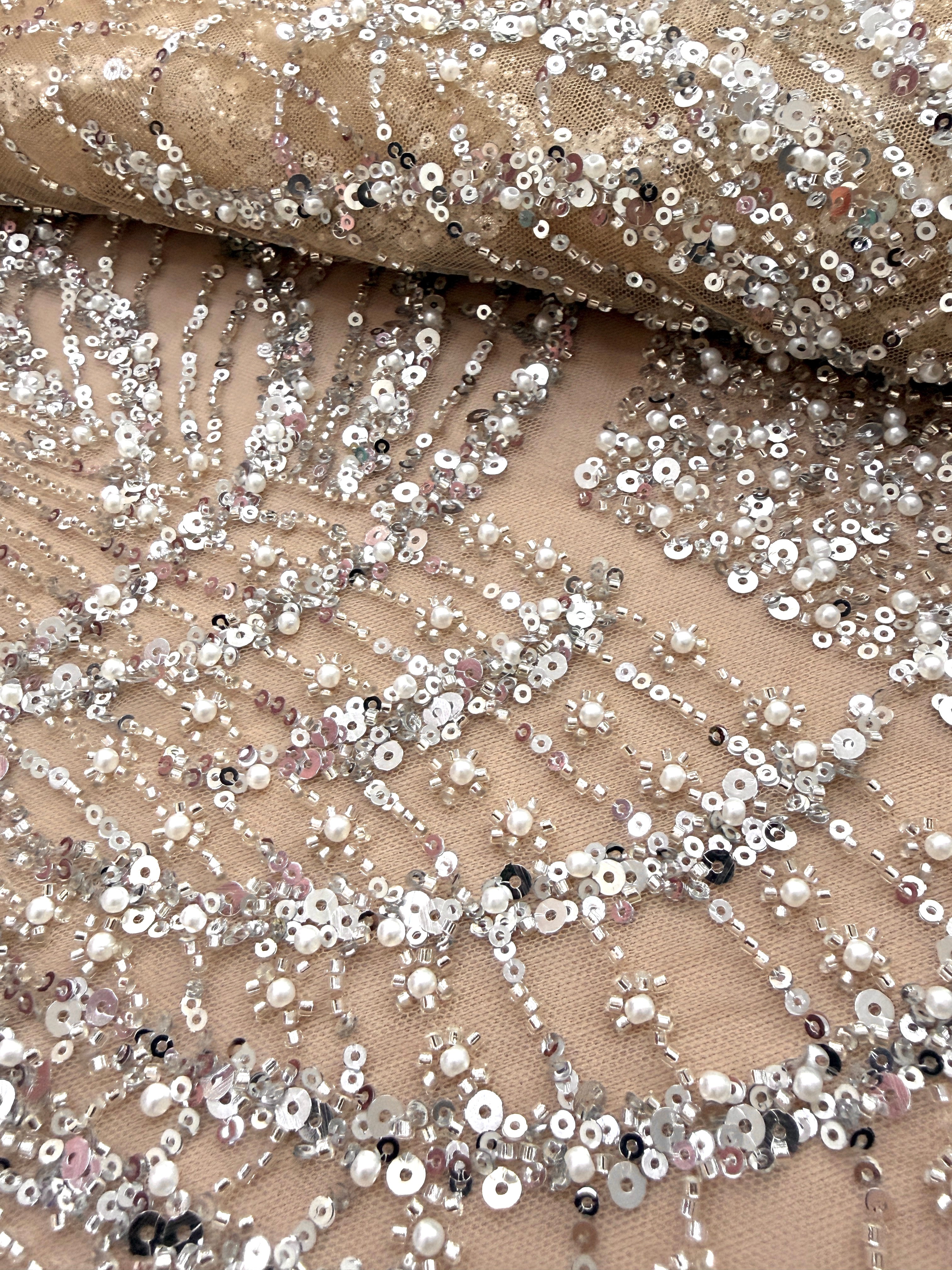 Dantela Couture Argintie pe Tulle Nude cu Panou, cu Perle, Margele si Paiete