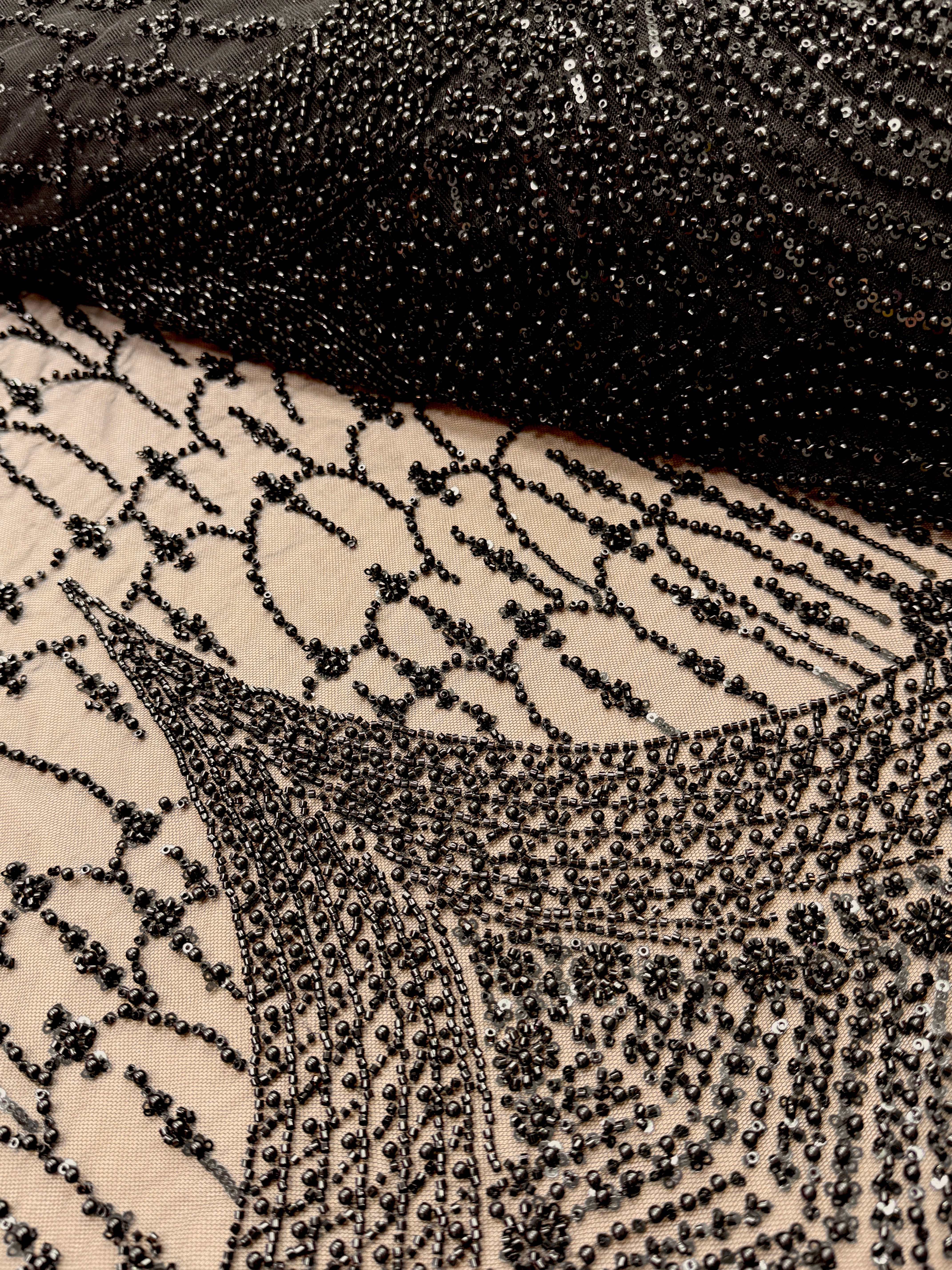 Dantela Couture Neagra cu Model Geometric, cu Perle, Margele si Paiete