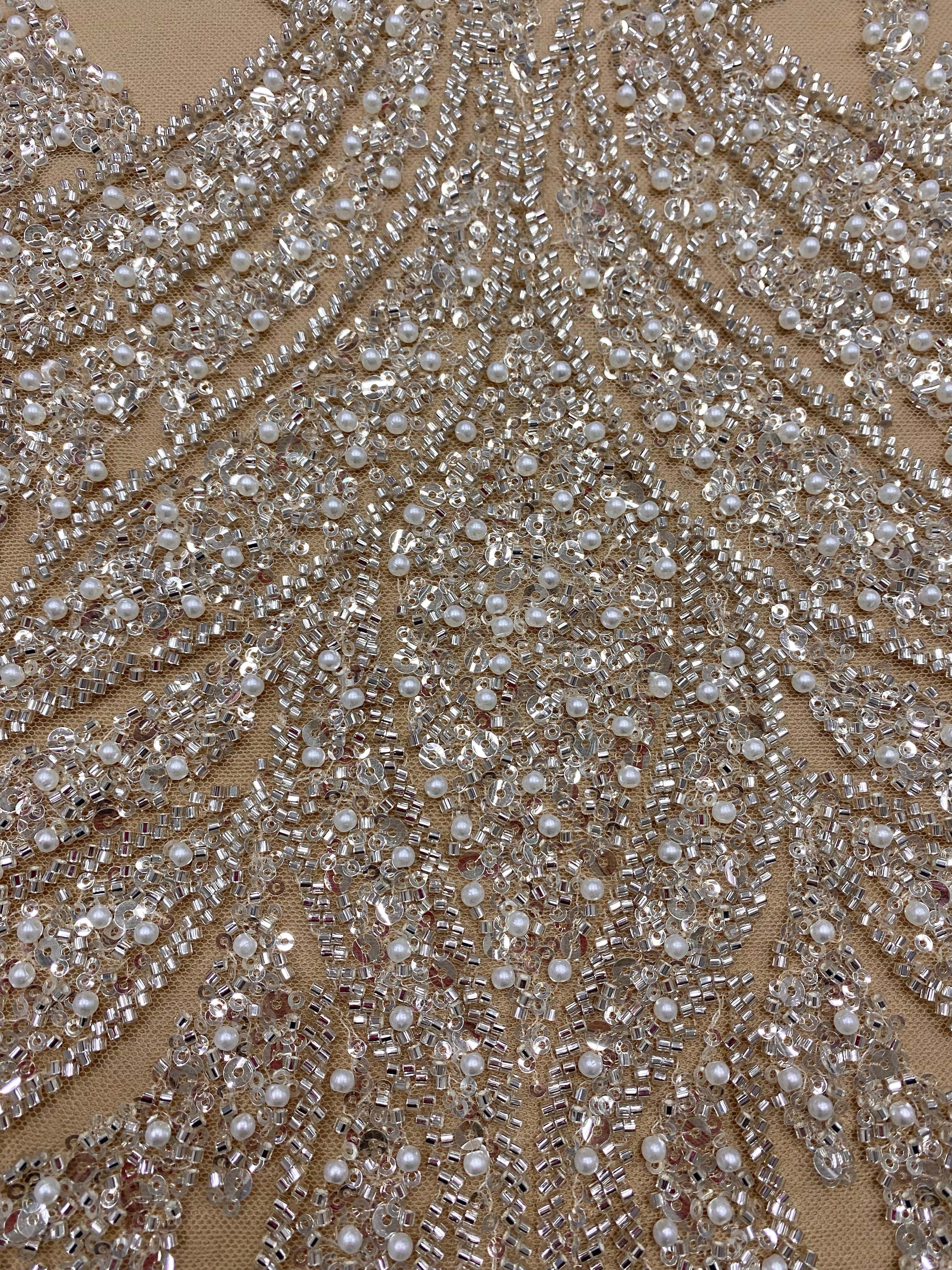 Dantela Couture Argintie pe Tulle Nude cu Panou, cu Perle, Margele si Paiete